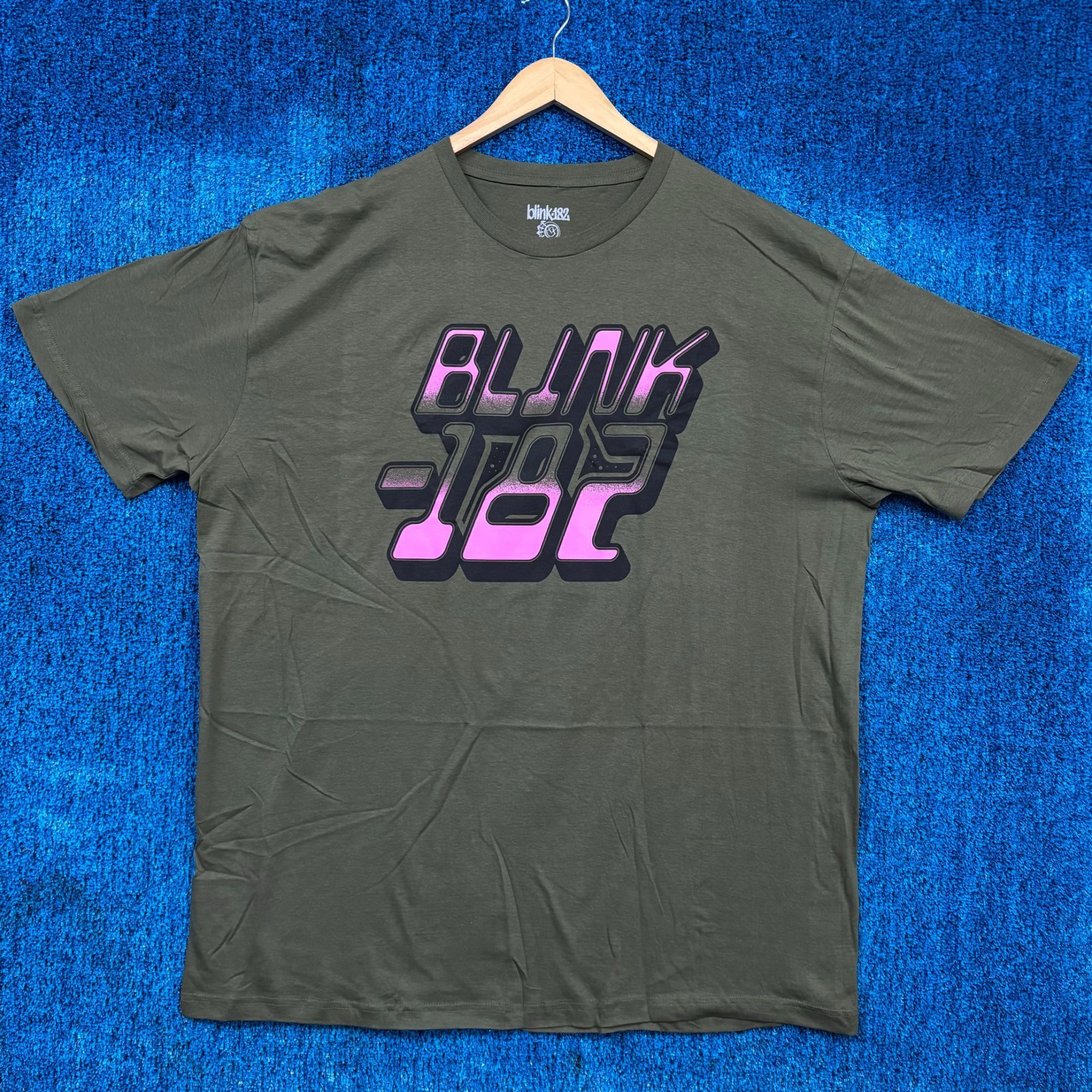 Band Tees Blink 182 Bubble Gradient Spell Out Pop Punk Band Tee Xxl Hoodie, Sweatshirt | FlexRushtees.com