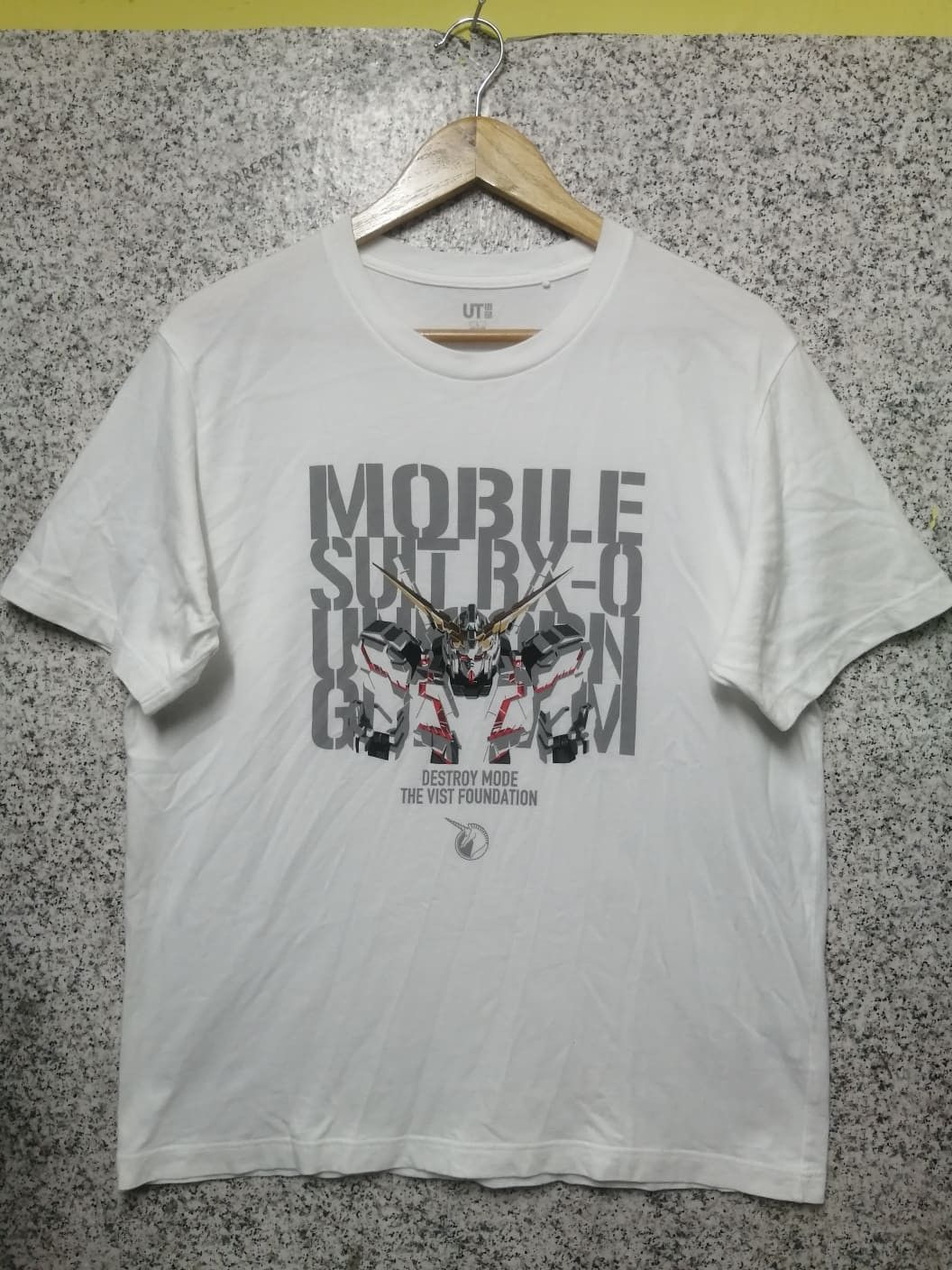 Uniqlo X Mobile Suit Rx 0 Gundam Unicorn