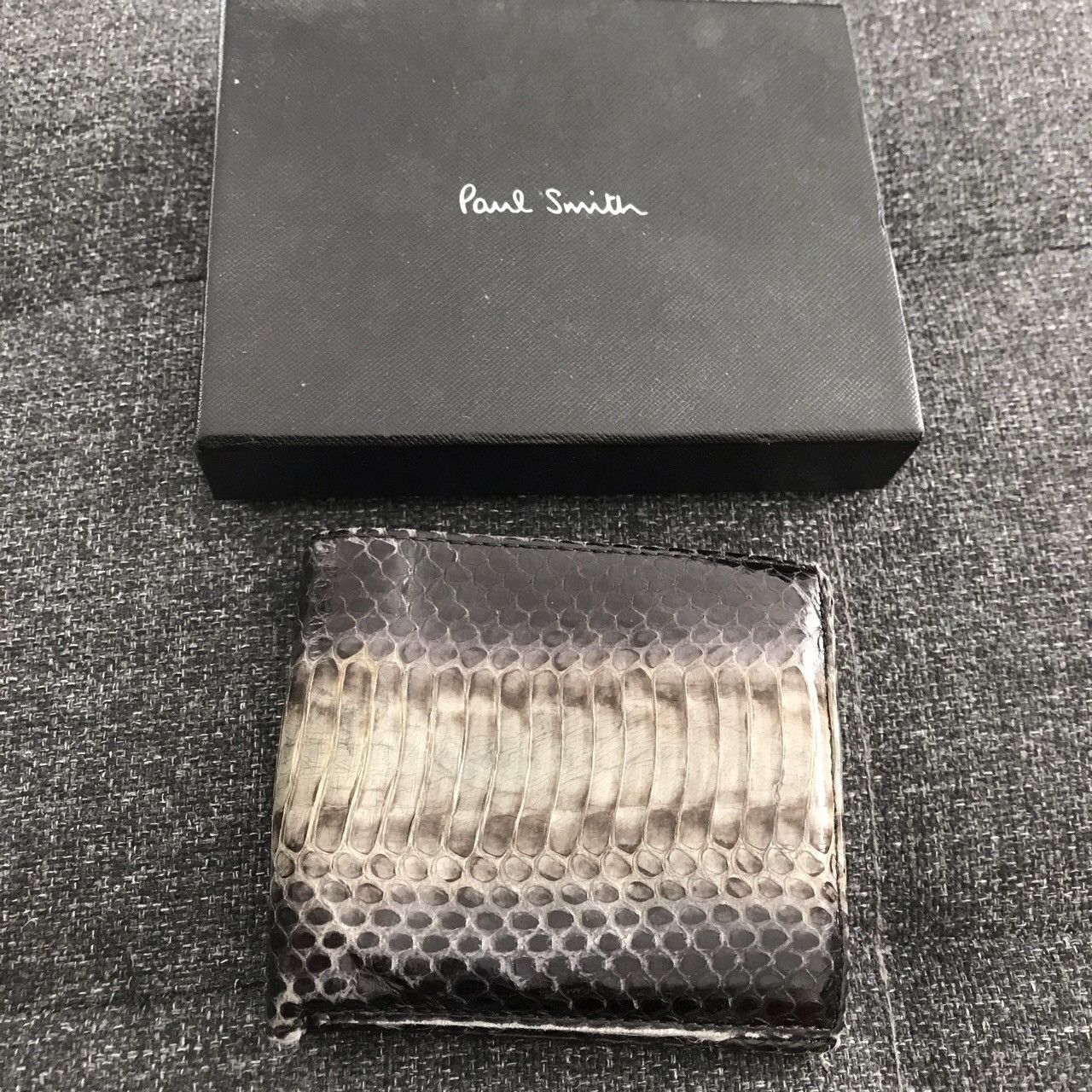 Vintage Paul Smith Snakeskin Billfold Wallet T-Shirts, Hoodie, Sweatshirt | AU16VibeMintTees.com