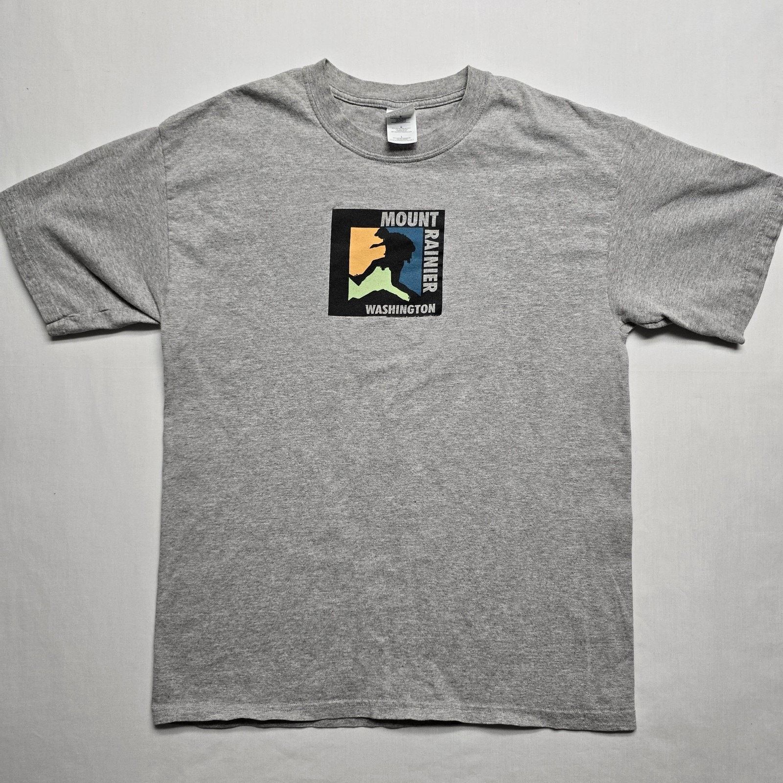 Gildan Mount Rainier Washington L Gray Hiking Souvenir Park Tee Hoodie, Sweatshirt | FlexRushtees.com