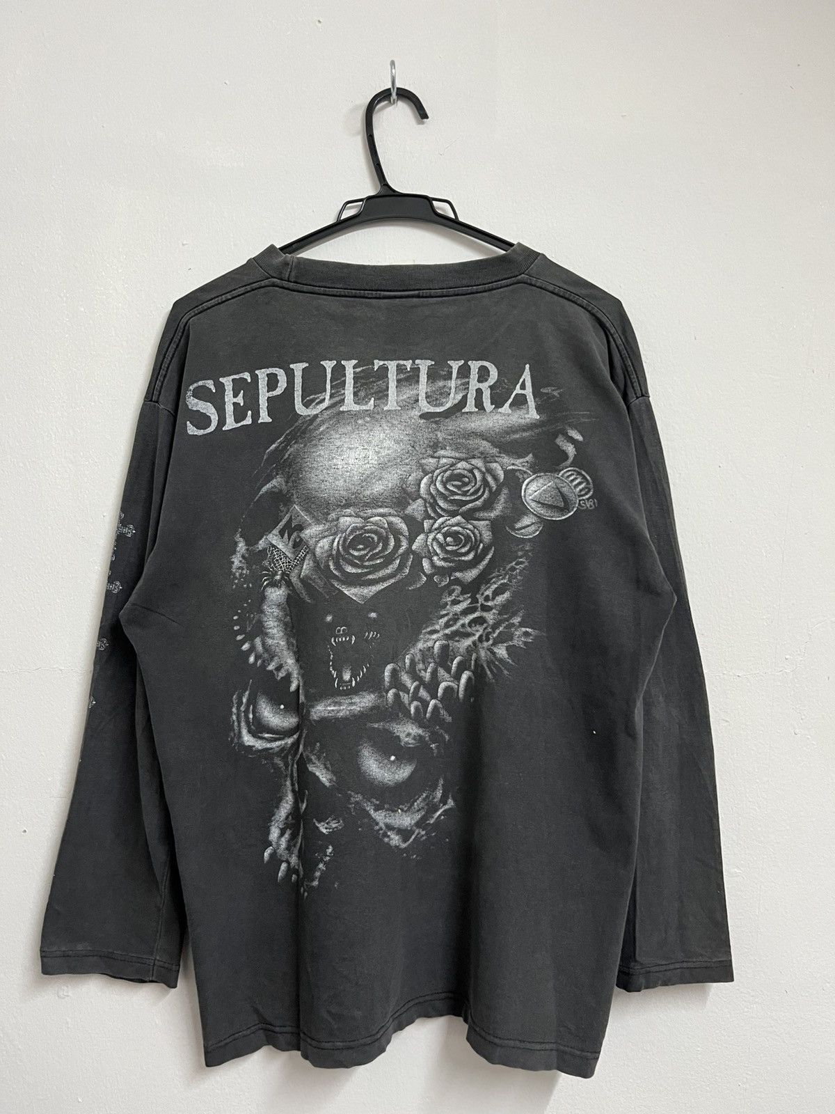 Band Tees Offer Me 90s Sunfaded Sepultura Devil Thrash Metal Hoodie, Sweatshirt | FlexRushtees.com