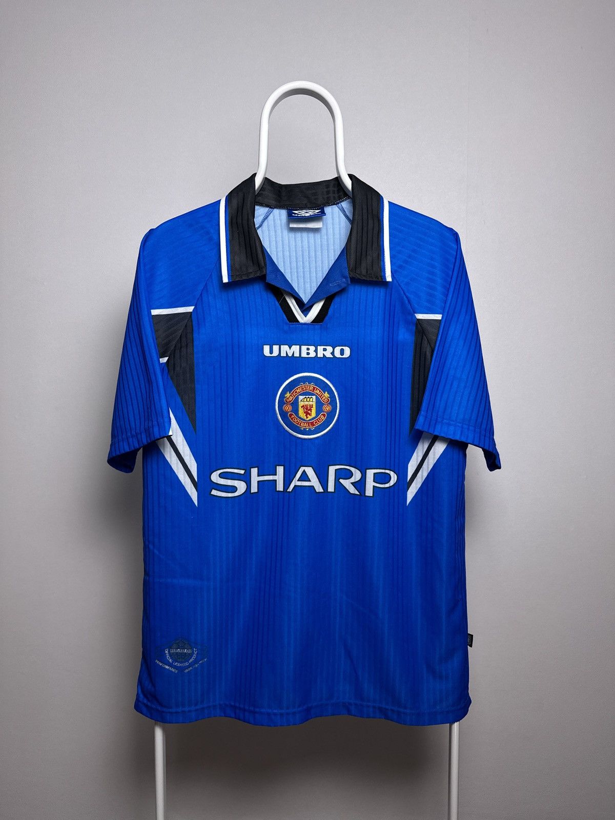 Umbro Manchester United 1996 1998 Away Jersey 15 Sheringham T-Shirts, Hoodie, Sweatshirt | FlexRushtees.com