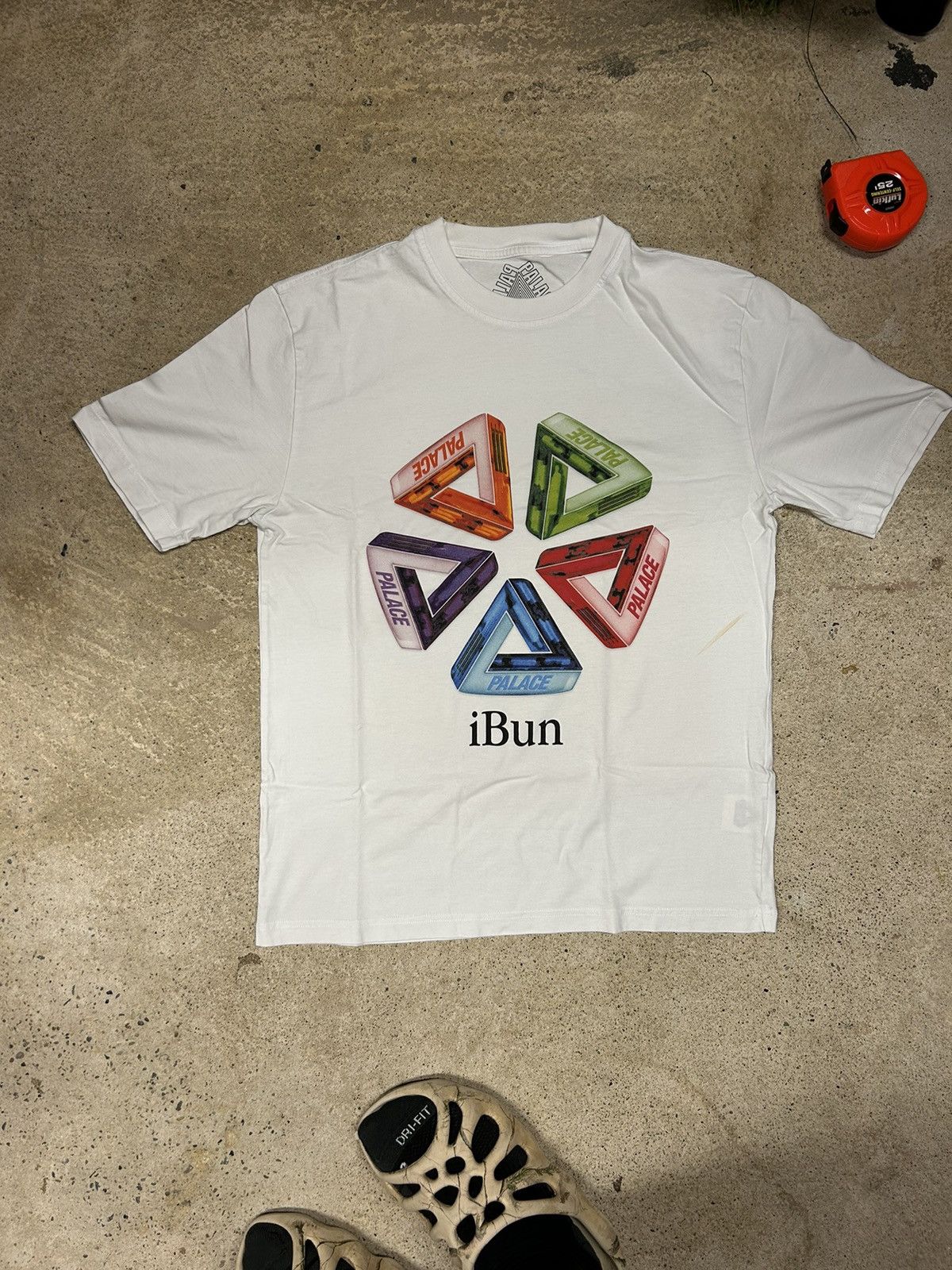 Palace Ibun Tee Medium White Hoodie, Sweatshirt | FlexRushtees.com