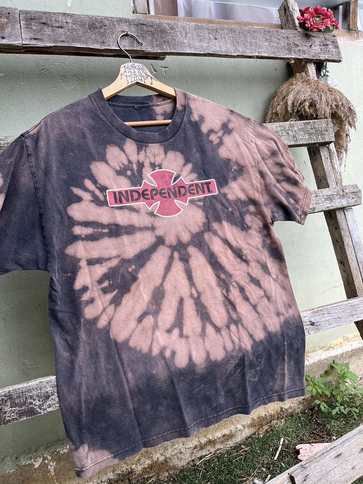 Independent Truck Co Vintage Independent Central Logo Bleach Tee Y2k Hoodie, Sweatshirt | FlexRushtees.com