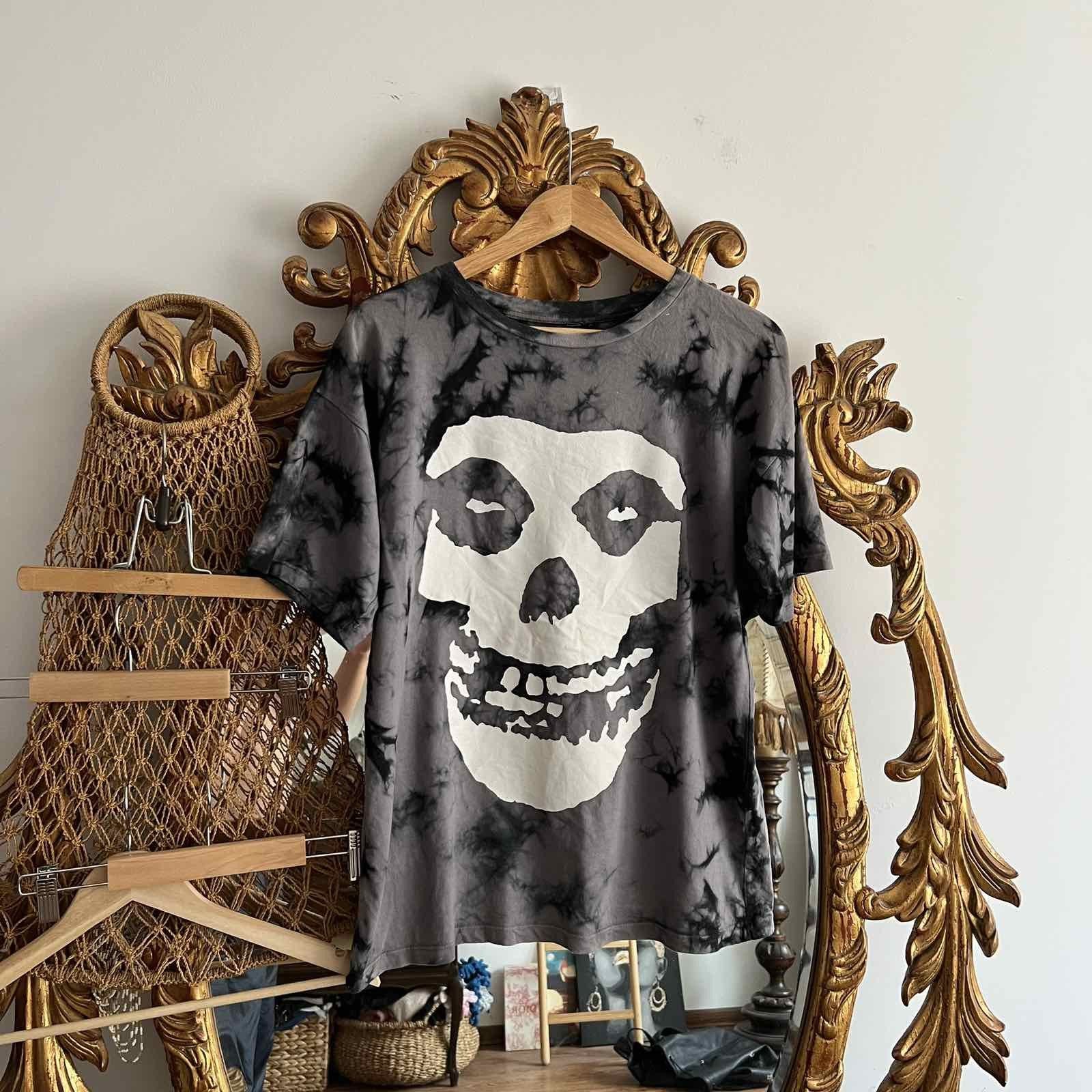 Misfits Tshirt Big Logo Sz M Hoodie, Sweatshirt | FlexRushtees.com