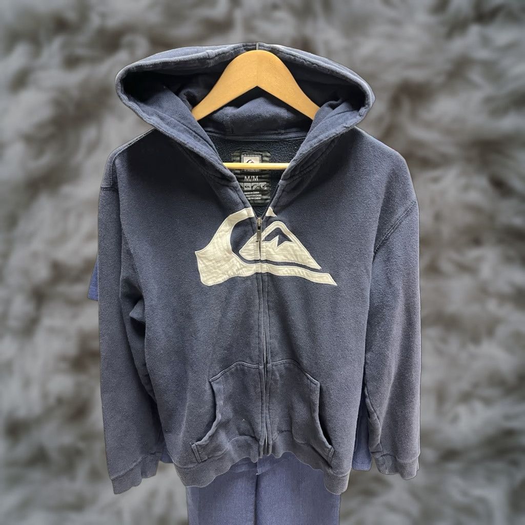 Vintage Quiksilver Sweatshirt Zip Up Hooded Blue Center Logo Size M Men Regular Long Slee