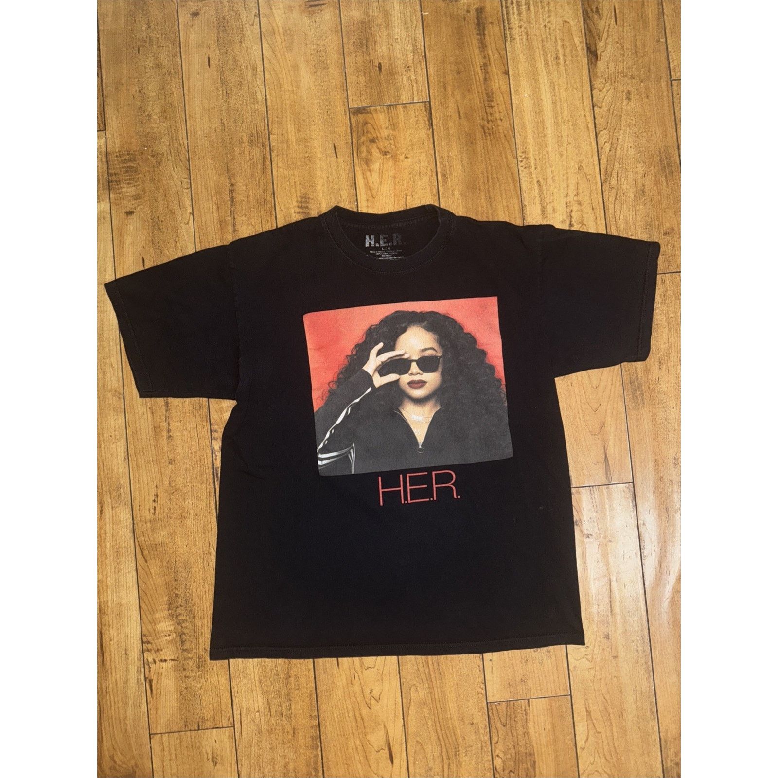 Band Tees H E R Photograph T Shirt Black Large 20x25 5 Hoodie, Sweatshirt | FlexRushtees.com