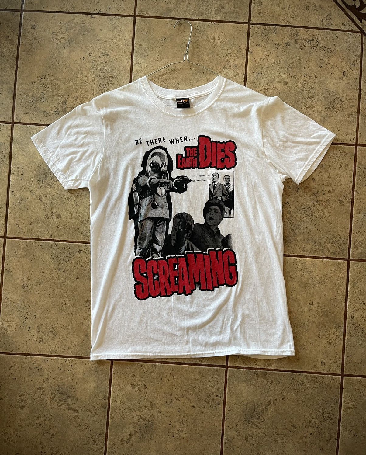Vintage Be There When The Earth Dies Screaming White T Shirt Hoodie, Sweatshirt | FlexRushtees.com