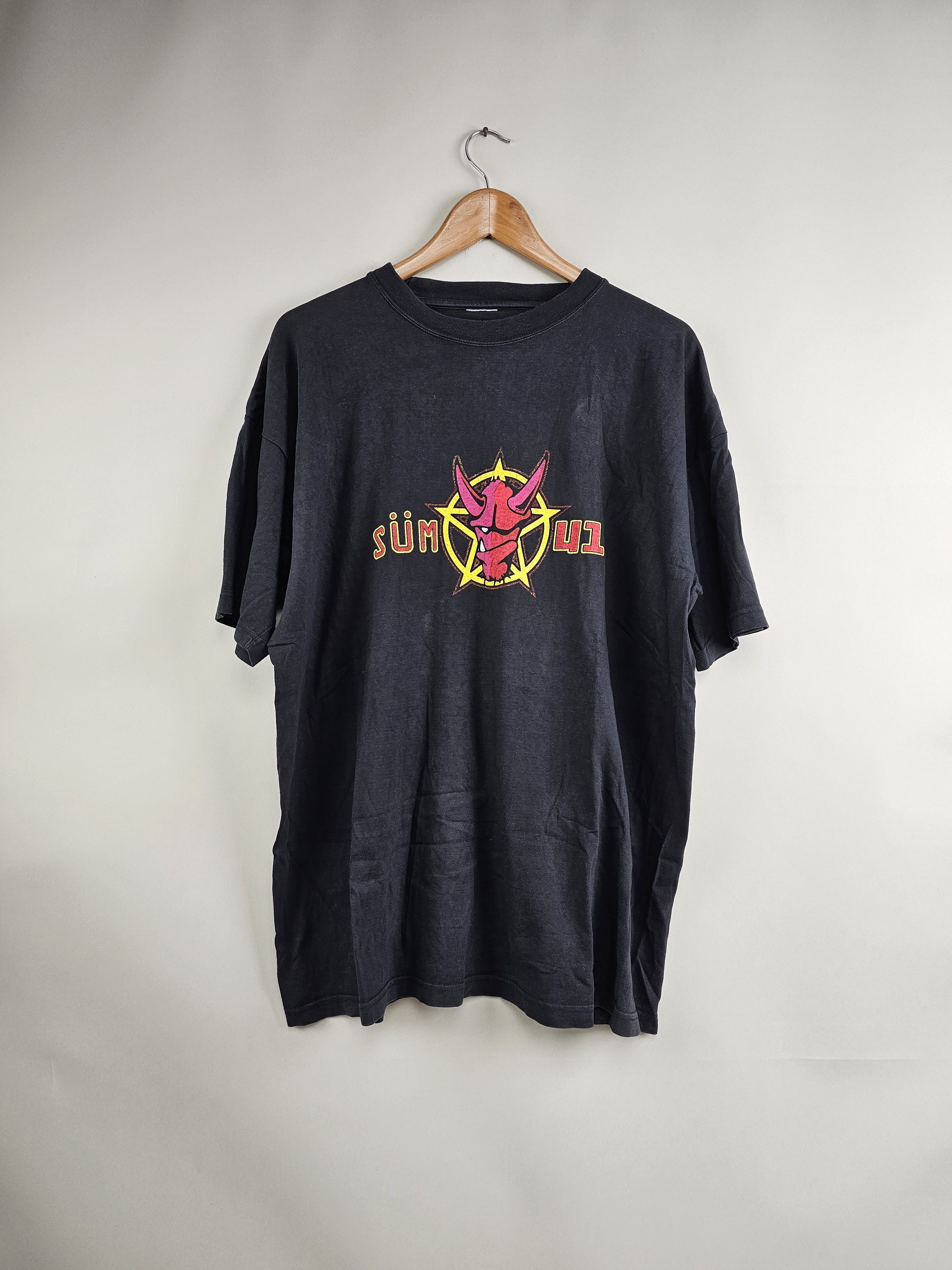 Vintage 2000 Sum 41 Vintage Tee Xl 23 5 30 Hoodie, Sweatshirt | FlexRushtees.com