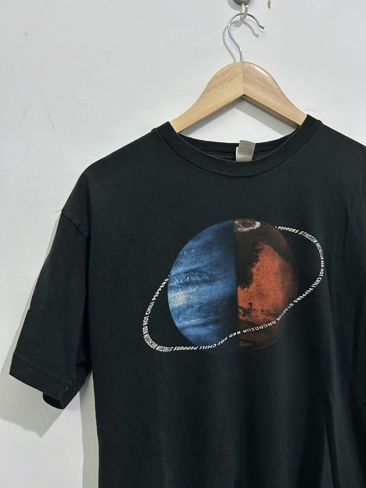 Vintage Red Hot Chili Peppers Stadium Arcadium 2006 Concert Shirt Hoodie, Sweatshirt | FlexRushtees.com