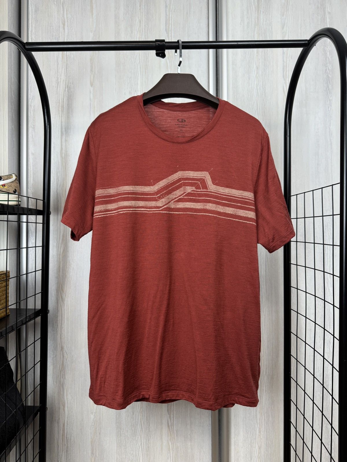 Icebreaker Burgundy Fault Line Hiking Outdoor Wool Tee Shirt