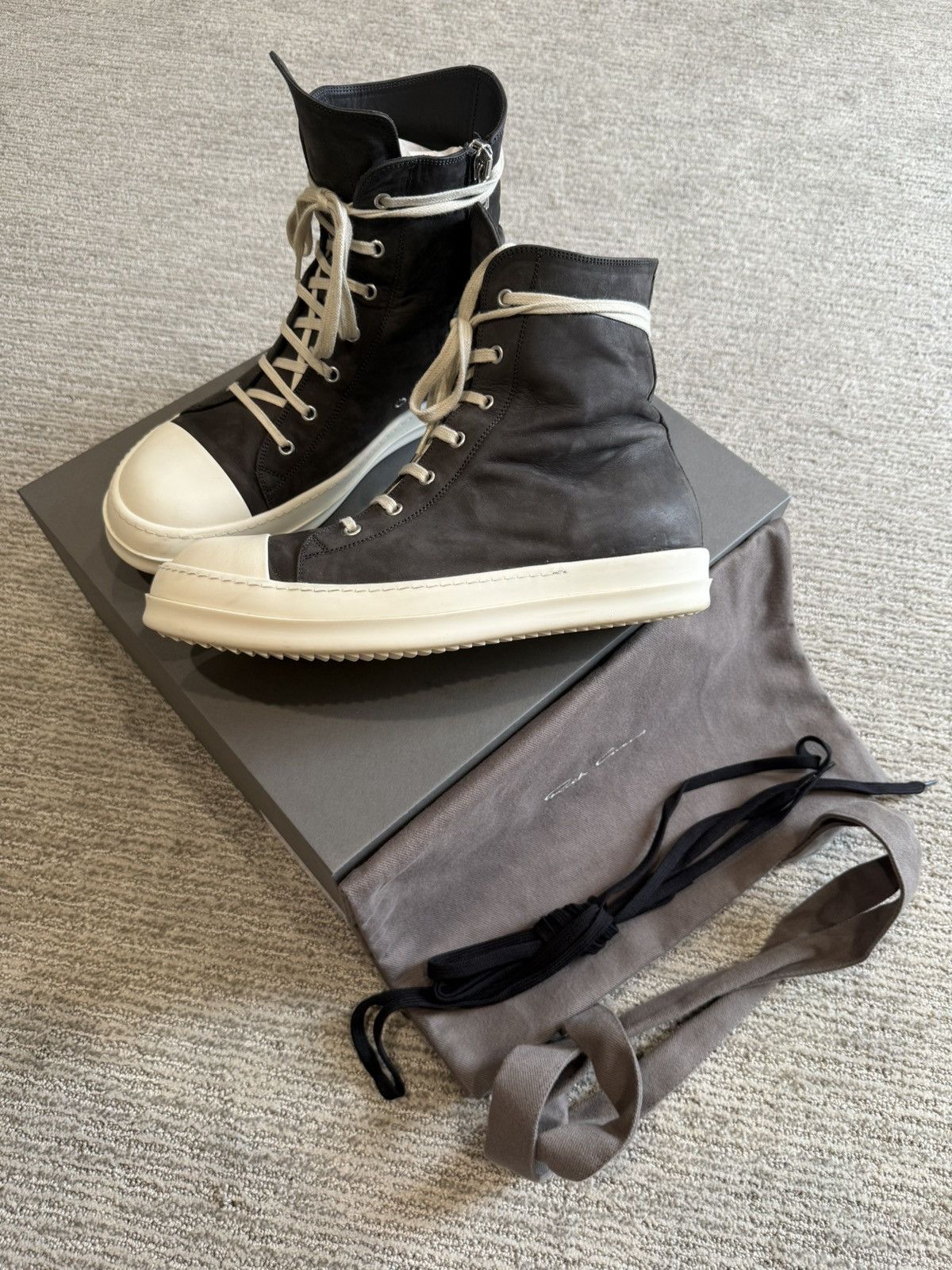Rick Owens Dark Dust Milk Rick Owens Mainline Suede Ramones 2024 T-Shirts, Hoodie, Sweatshirt | AU16VibeMintTees.com