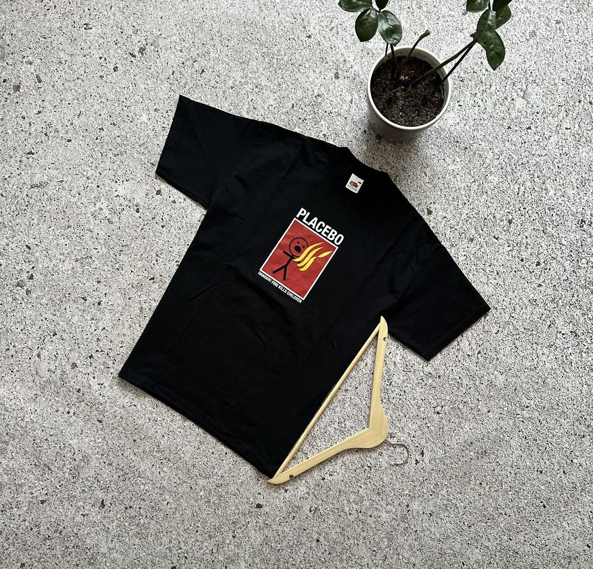Vintage 00s Placebo Danger Fire Kills Children Rock T Shirt