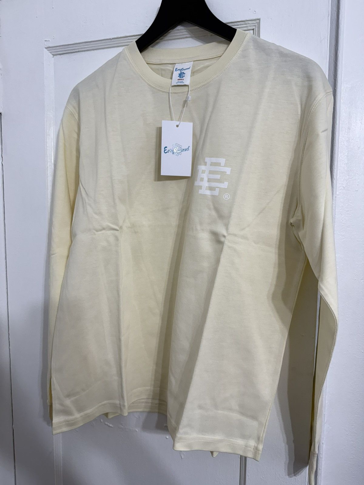Eric Emanuel Ee Offwhite Longsleeve T T-Shirts, Hoodie, Sweatshirt | FlexRushtees.com