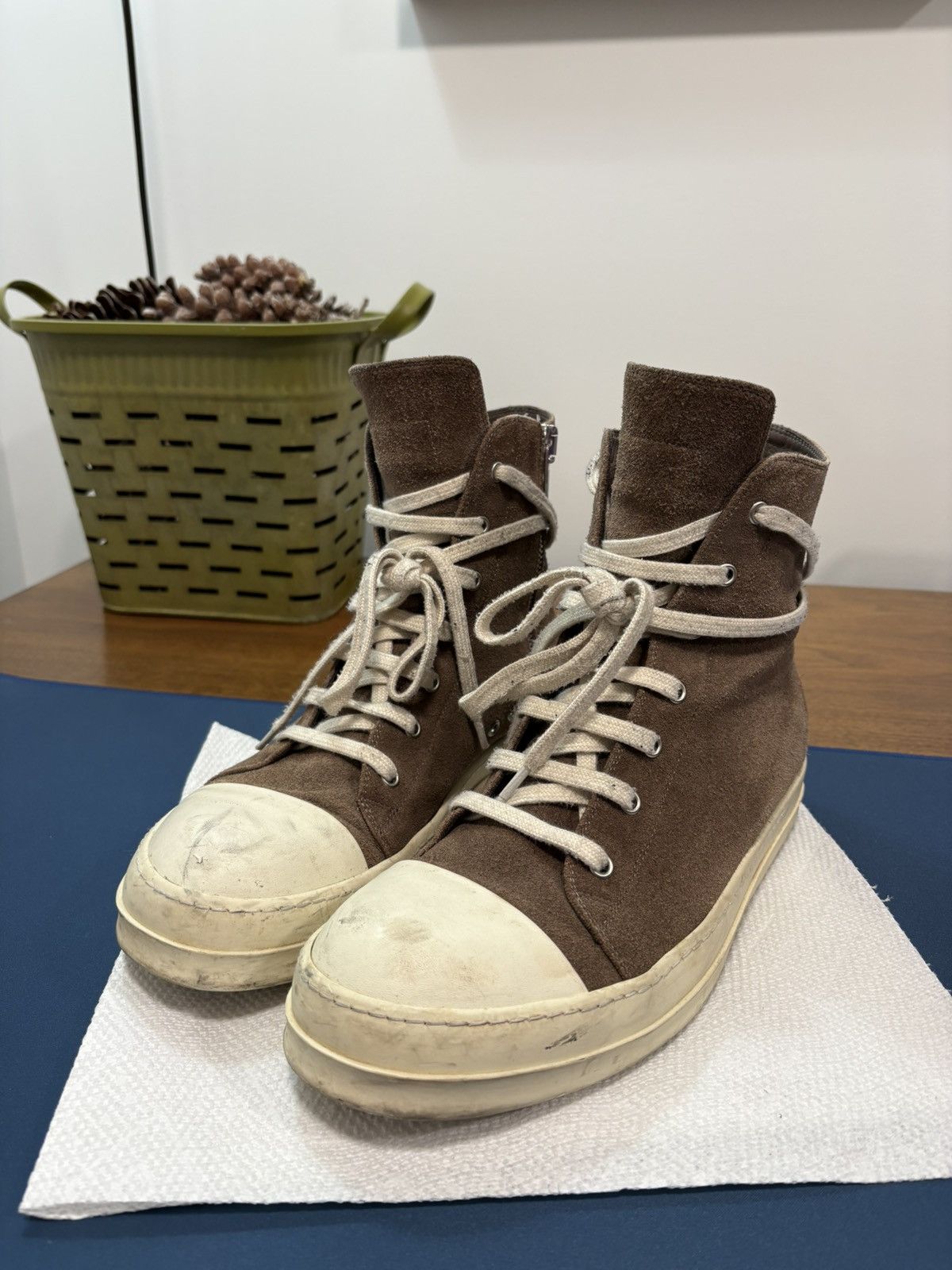 Owens Mainline Rick Owens Ramones Brown Suede 43 T-Shirts, Hoodie, Sweatshirt | AU16VibeMintTees.com