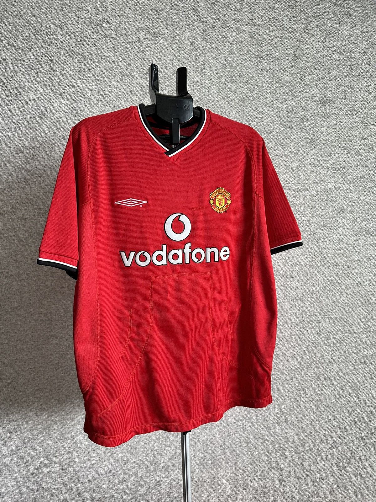 Vintage 2000 02 Umbro Manchester United Distressed Soccer Jersey T-Shirts, Hoodie, Sweatshirt | FlexRushtees.com
