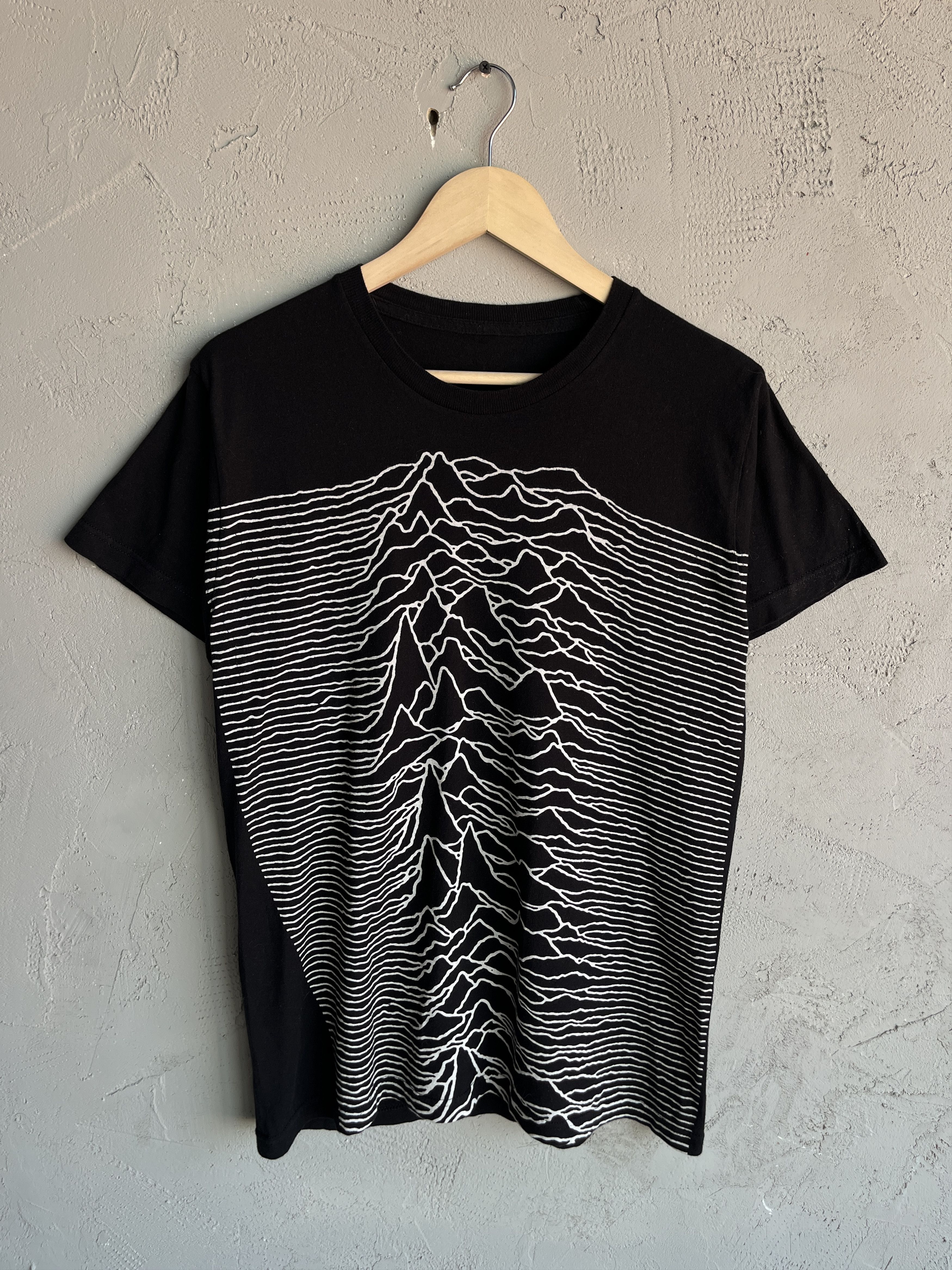 Joy Division Vintage 00s Y2k Joy Division Unknown Pleasures T Shirt Hoodie, Sweatshirt | FlexRushtees.com