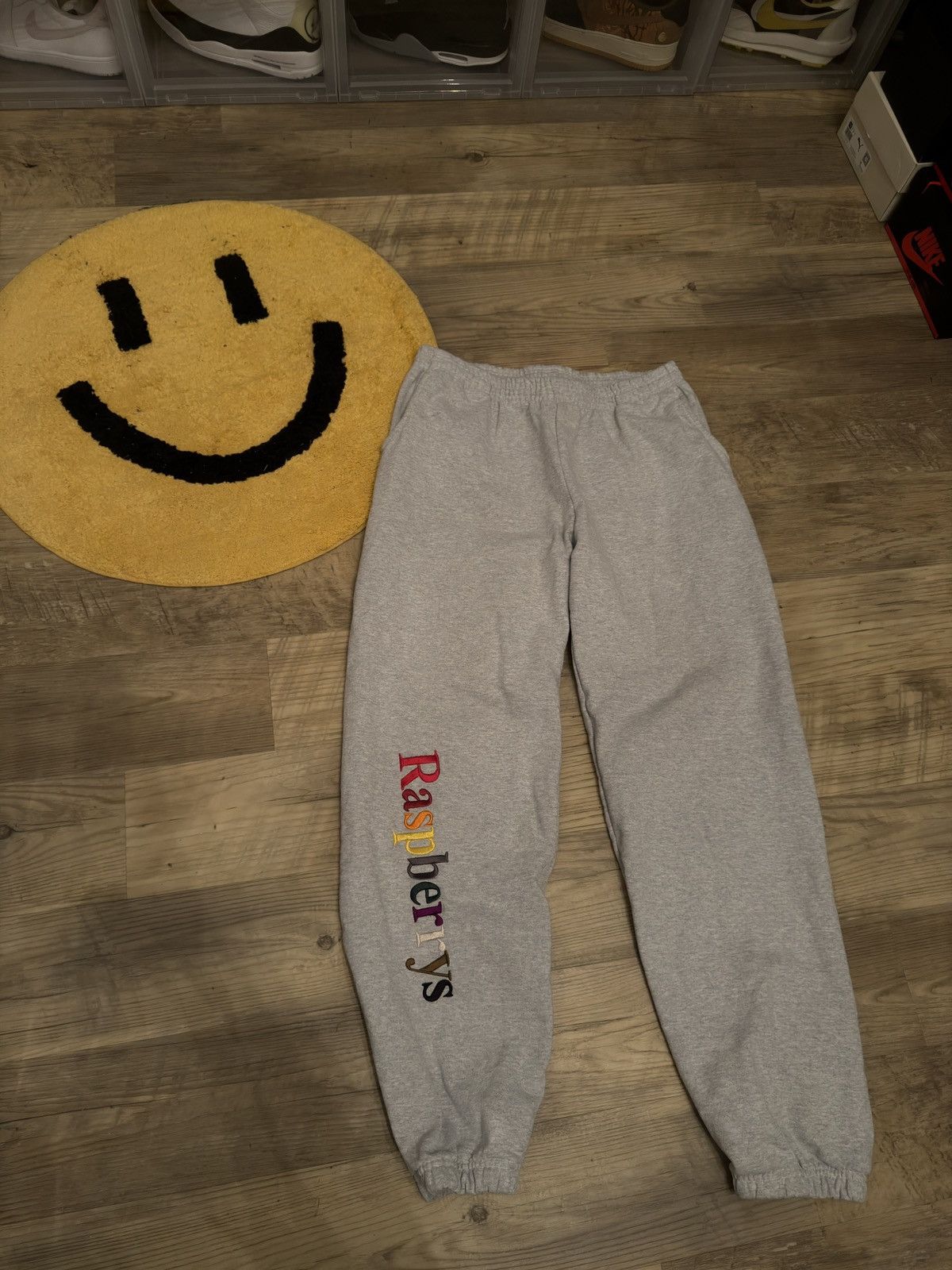 The Gv Gallery Gv Gallery Rasberry Hills Ash Rasberry Heather Grey Sweatsxl