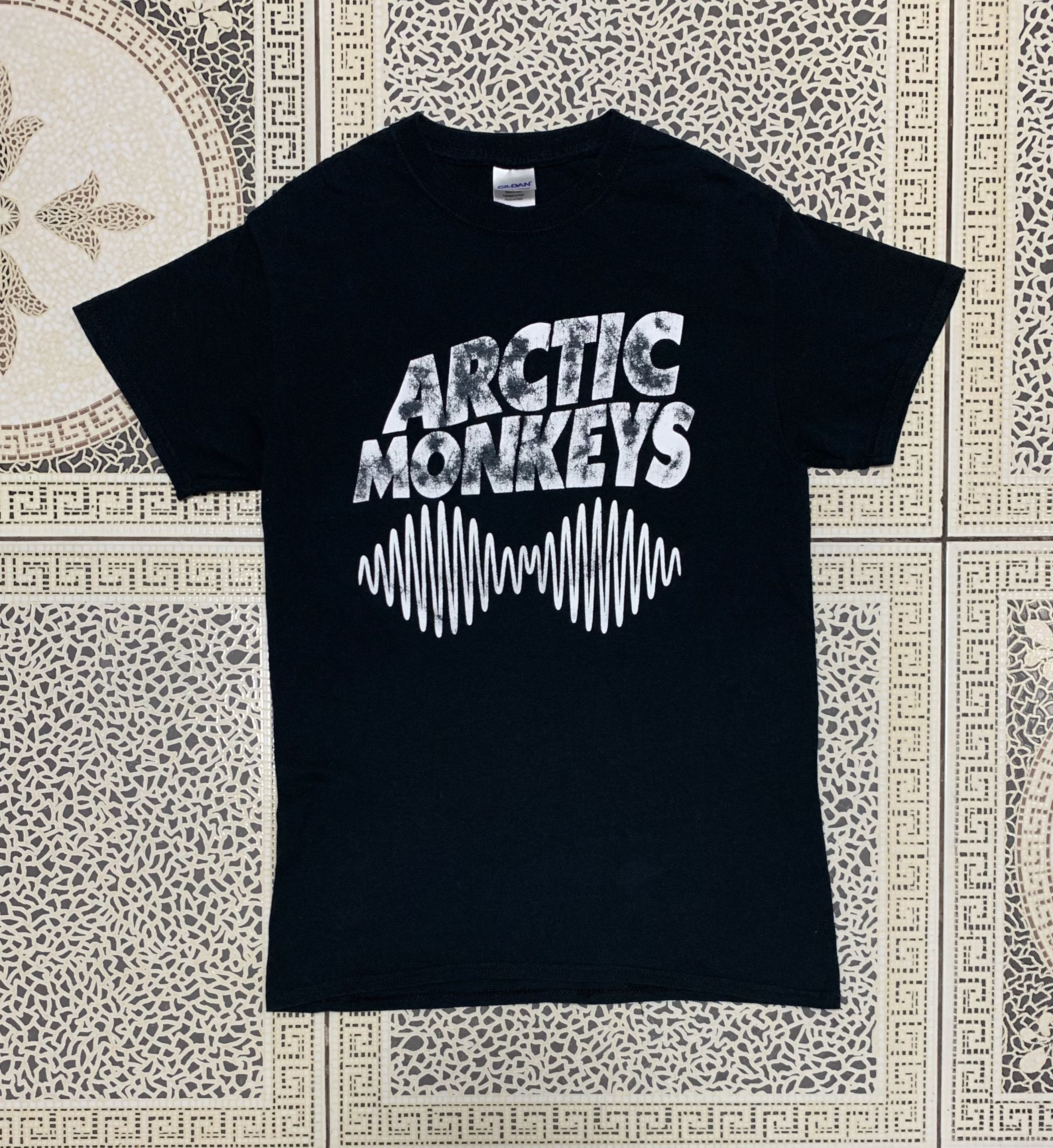 Gildan Arctic Monkeys Tee Vinatge Hoodie, Sweatshirt | FlexRushtees.com