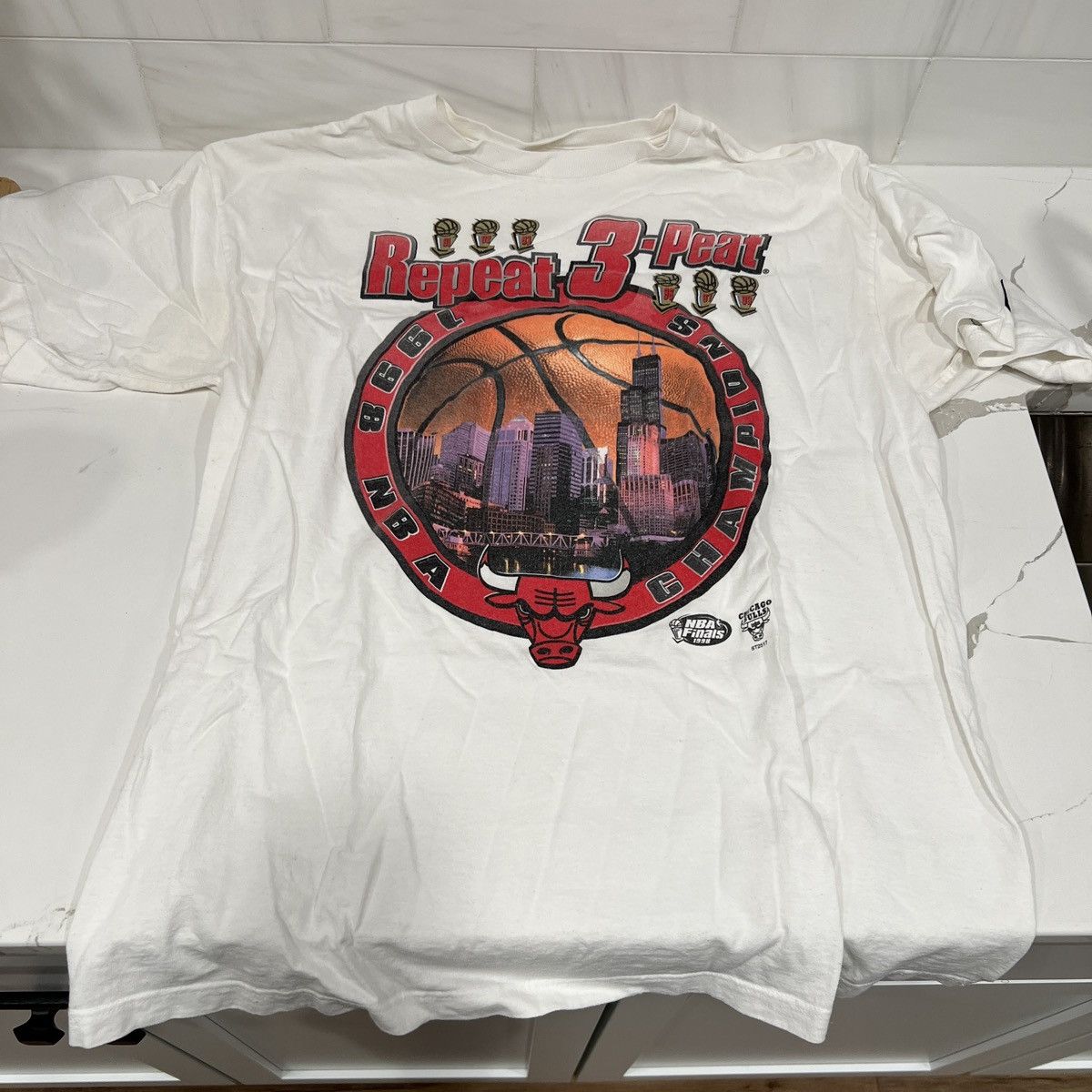Starter Chicago Bulls 3 Peat Starter T Shirt White Vintage Large
