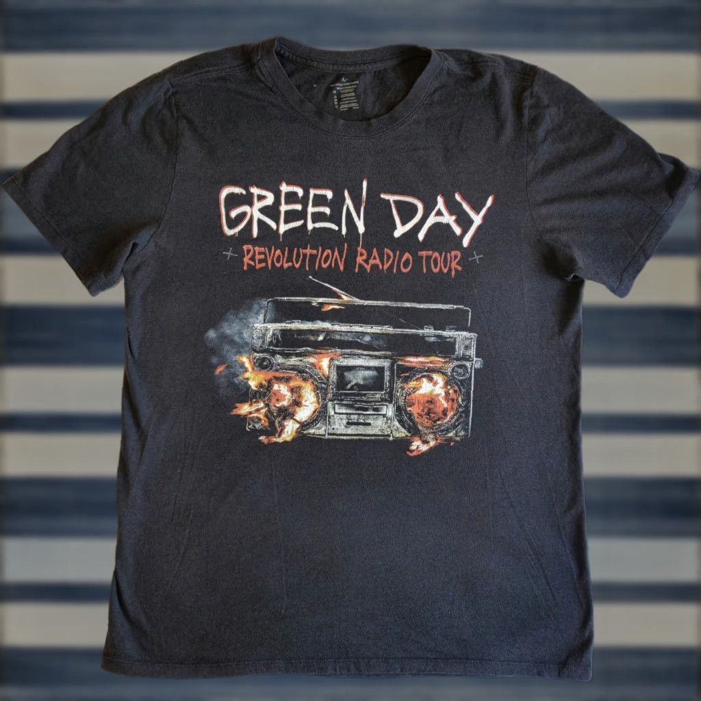 Vintage Green Day Revolution Radio Tour 2017 Rock Band Concert Black Lrg Graphic T Shirt Tee Short S Hoodie, Sweatshirt