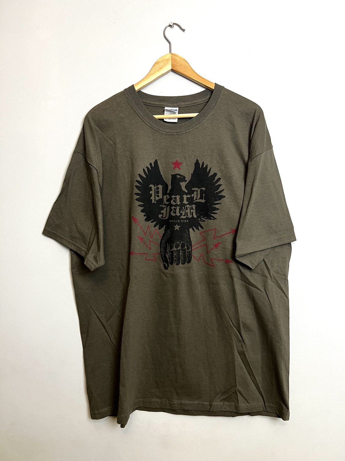 Rare Vintage 00s Pearl Jam Worldwide Grunge Band T Shirt Hoodie, Sweatshirt | FlexRushtees.com