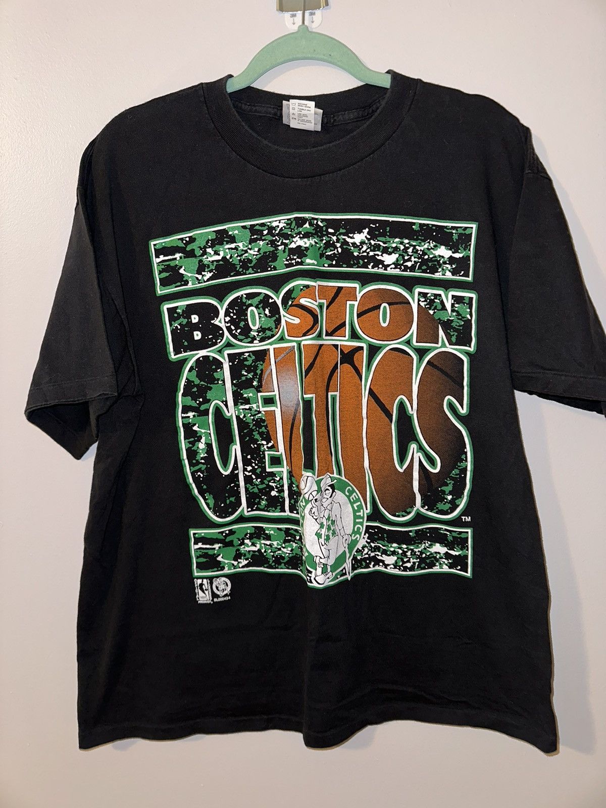 Vintage 90 S Boston Celtics Vintage Graphic T Sz Xl T-Shirts, Hoodie, Sweatshirt | FlexRushtees.com
