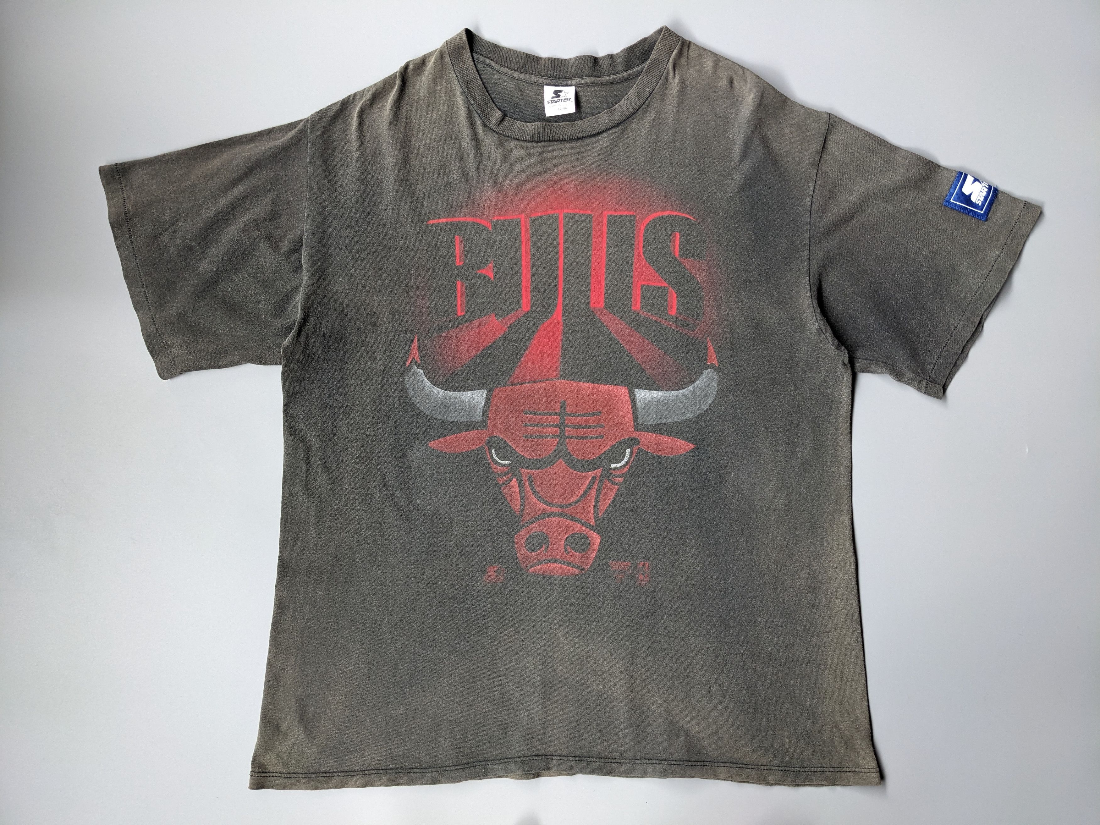 Vintage 90s Starter Chicago Bulls Sunfaded Tee