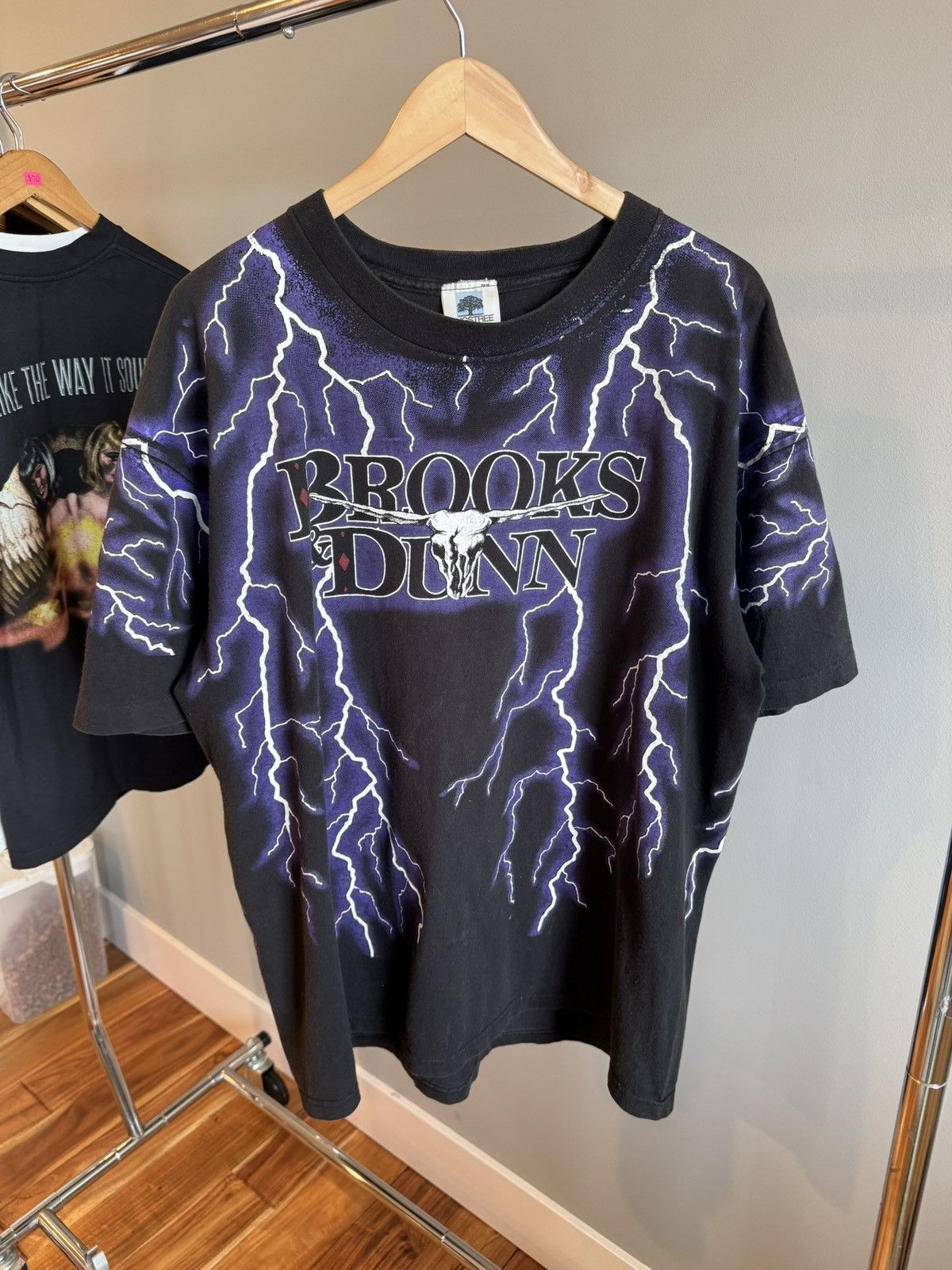 Vintage Brooks Dunn Lightning Aop Grail Xl T-Shirts, Hoodie, Sweatshirt | FlexRushtees.com