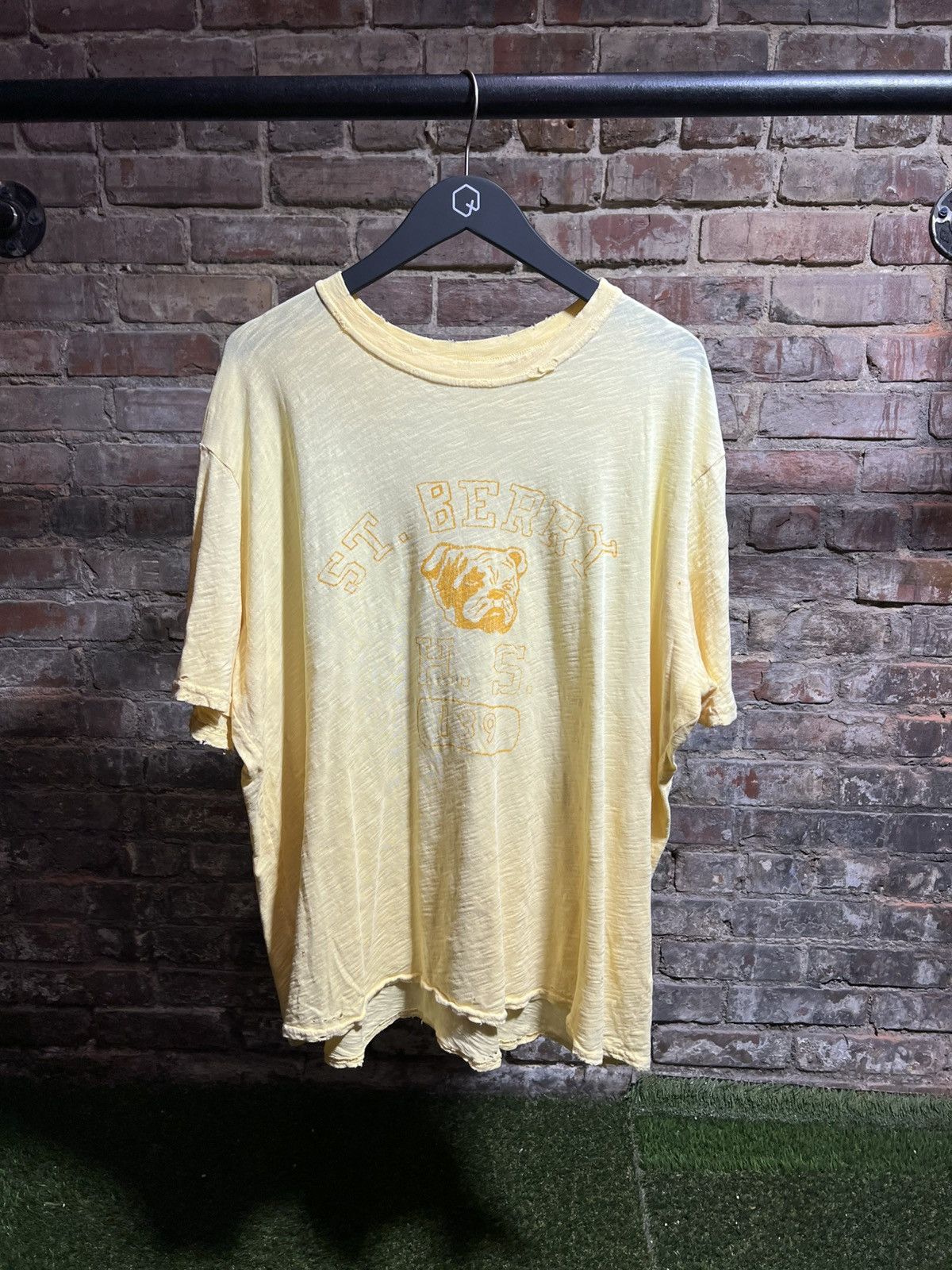 The Gv Gallery Gv Gallery St Berry Tee Sz Xxl Hoodie, Sweatshirt | FlexRushtees.com