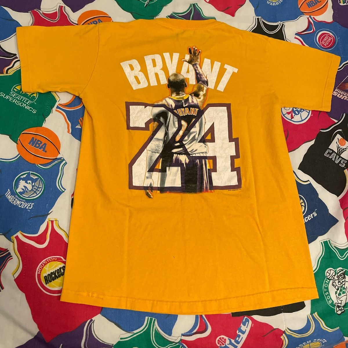 Vintage Y2k Nba Kobe Bryant Los Angeles Lakers Basketball Tee Hoodie, Sweatshirt | FlexRushtees.com