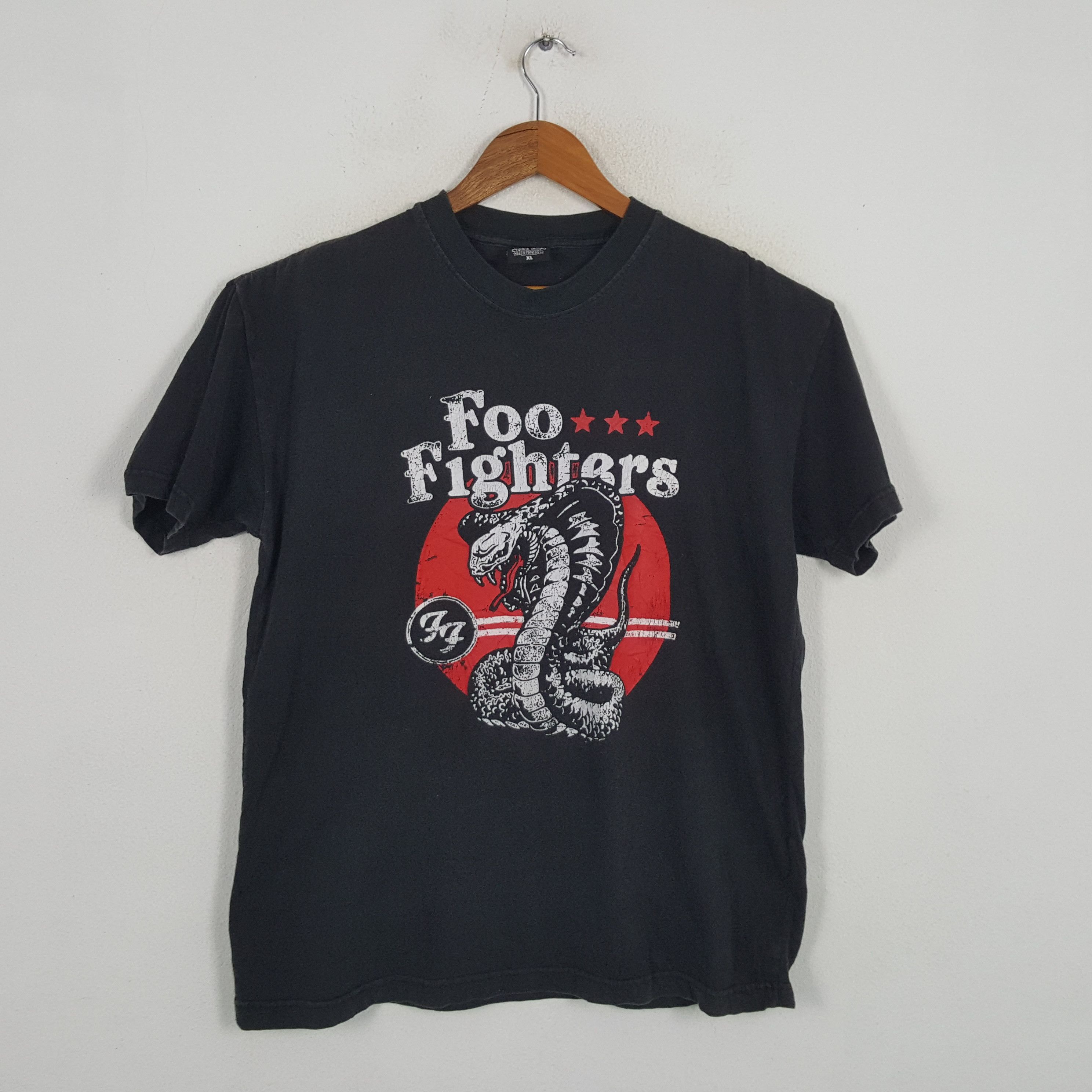 Vintage Foo Fighter American Rock Band Tour T Shirt Hoodie, Sweatshirt | FlexRushtees.com