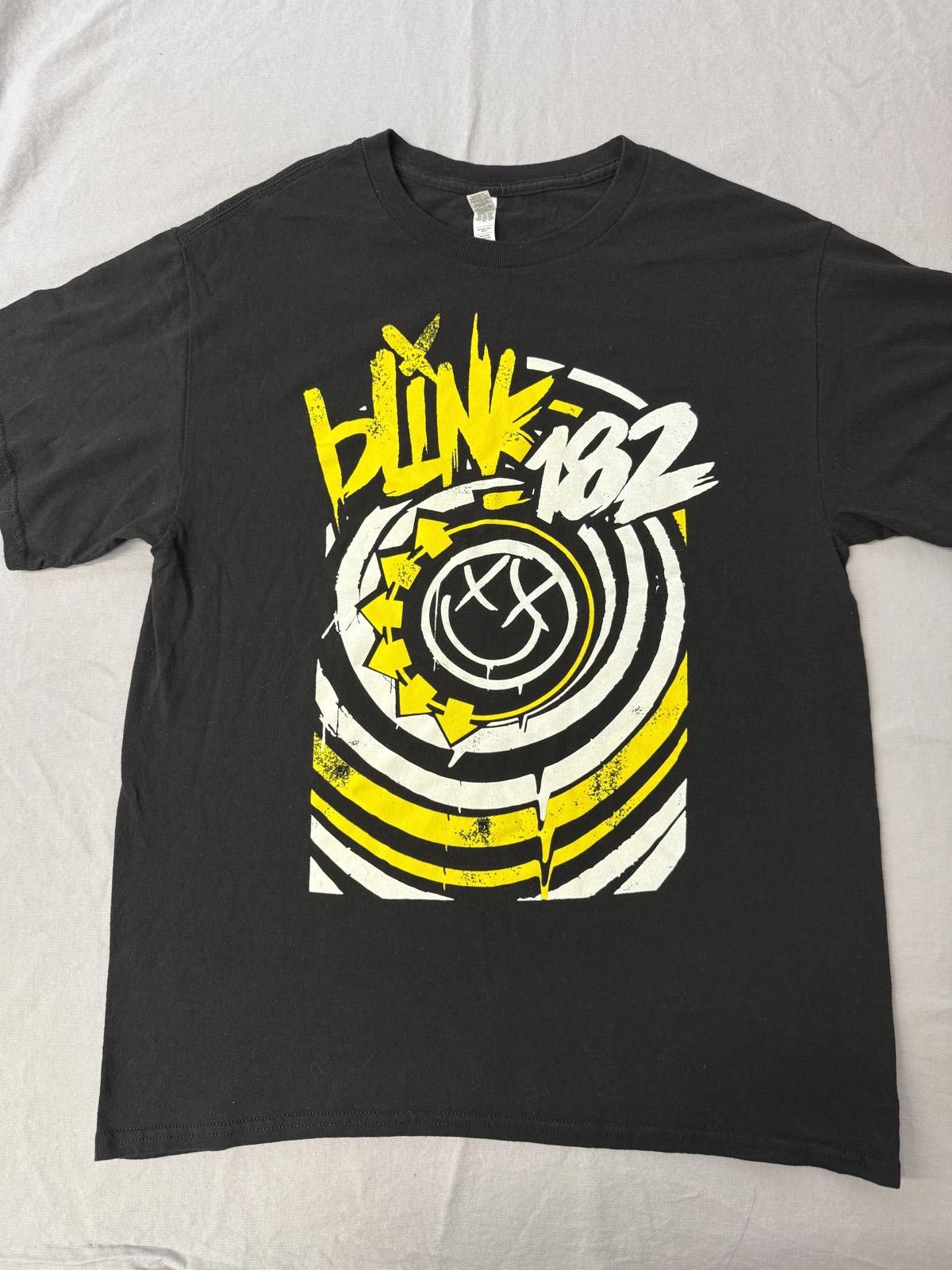 Designer Blink 182 Band T Shirt Six Arrow Smiley Swirl Tee L Hoodie, Sweatshirt | FlexRushtees.com