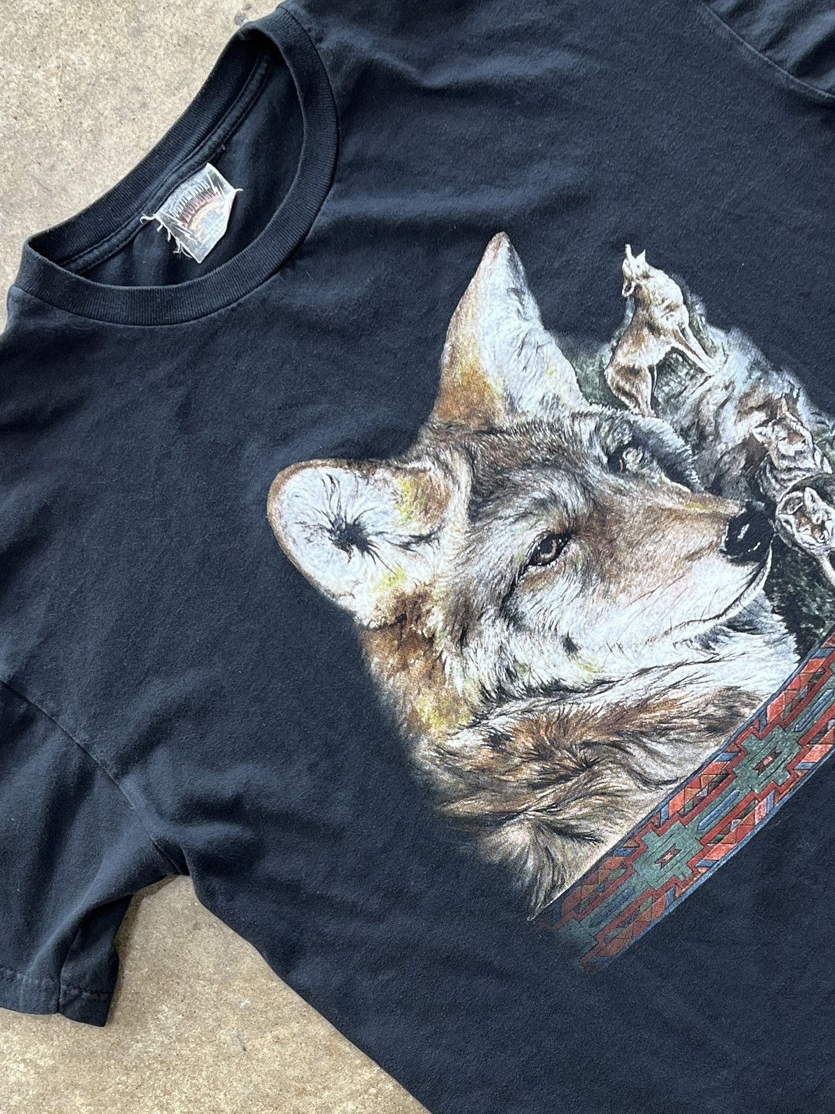 Vintage Thunder Sportswear Nature Wolf Aztec Print Tee Xl