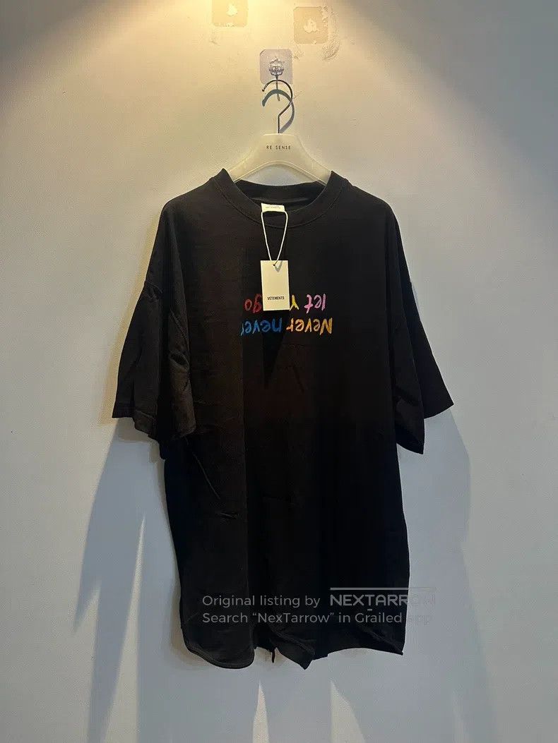 Vetements Slogan Logo Heart Short Sleeve T-Shirts, Hoodie, Sweatshirt | FlexRushtees.com