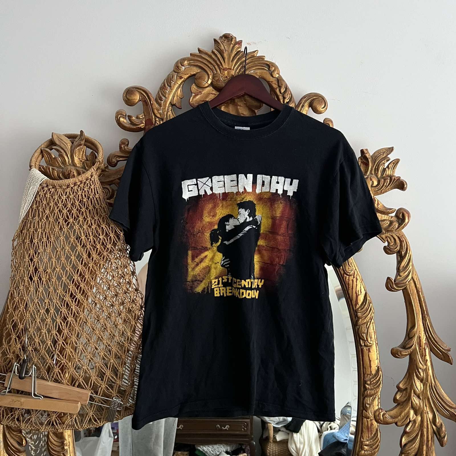 Band Tees Vintage Green Day 21st Century Breakdown Rock Tour Tee 2009 Hoodie, Sweatshirt | FlexRushtees.com