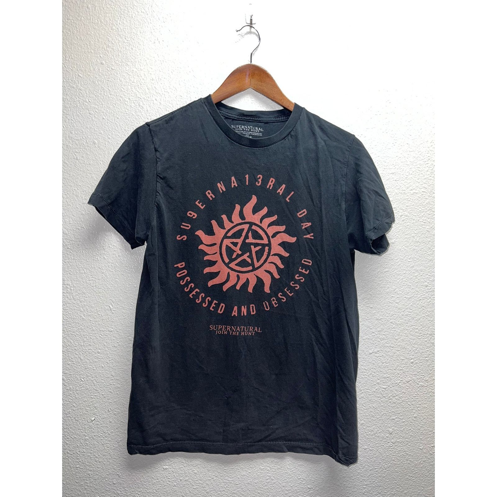 Vintage Supernatural Join The Hunt Shirt Possessed Black Tee Medium Hoodie, Sweatshirt | FlexRushtees.com