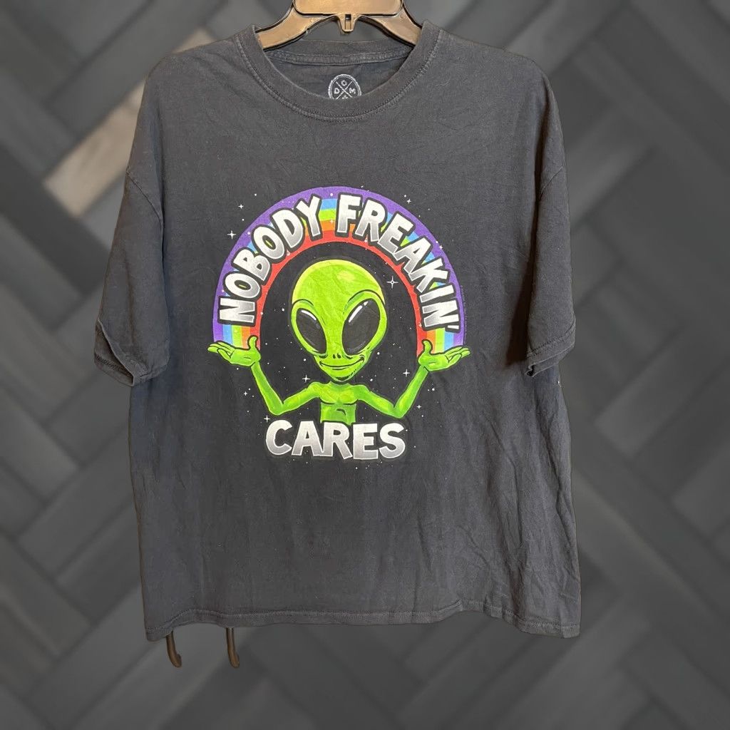 X Large Dom Alien Nobody Freakin Cares Tee Shirt Adult Xl Black Crew Neck Short Sleeve T Shirt Men M