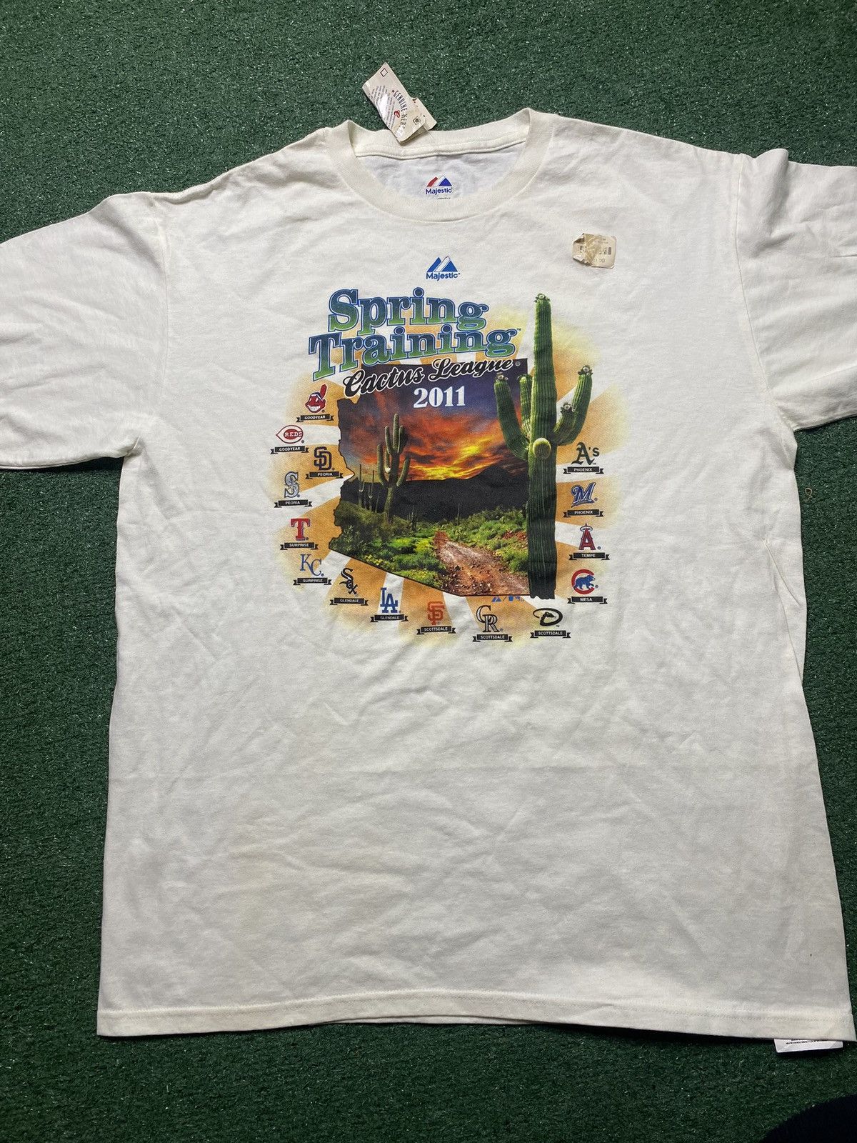 Vintage Mlb Spring Training 2011 Tee Dswt Sz Large White Hoodie, Sweatshirt | FlexRushtees.com