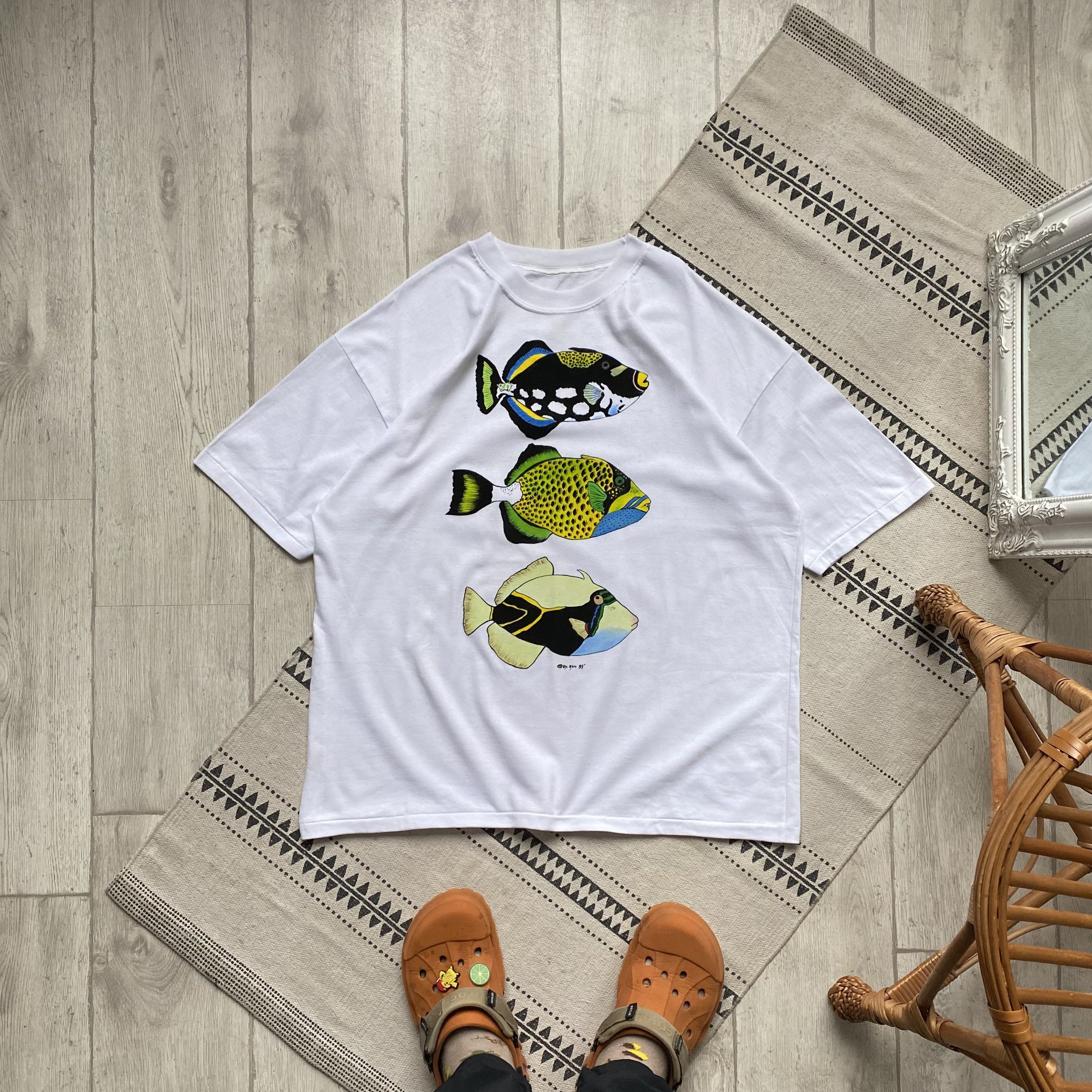 Vintage 90s Art Sea Fish Logo Tee Ocean Dolphin