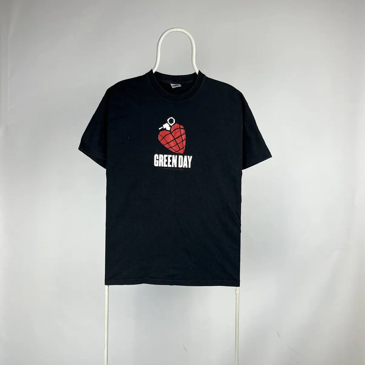 Band Tees Green Day Tshirt Album Idiot 2004 Size Large Hoodie, Sweatshirt | FlexRushtees.com