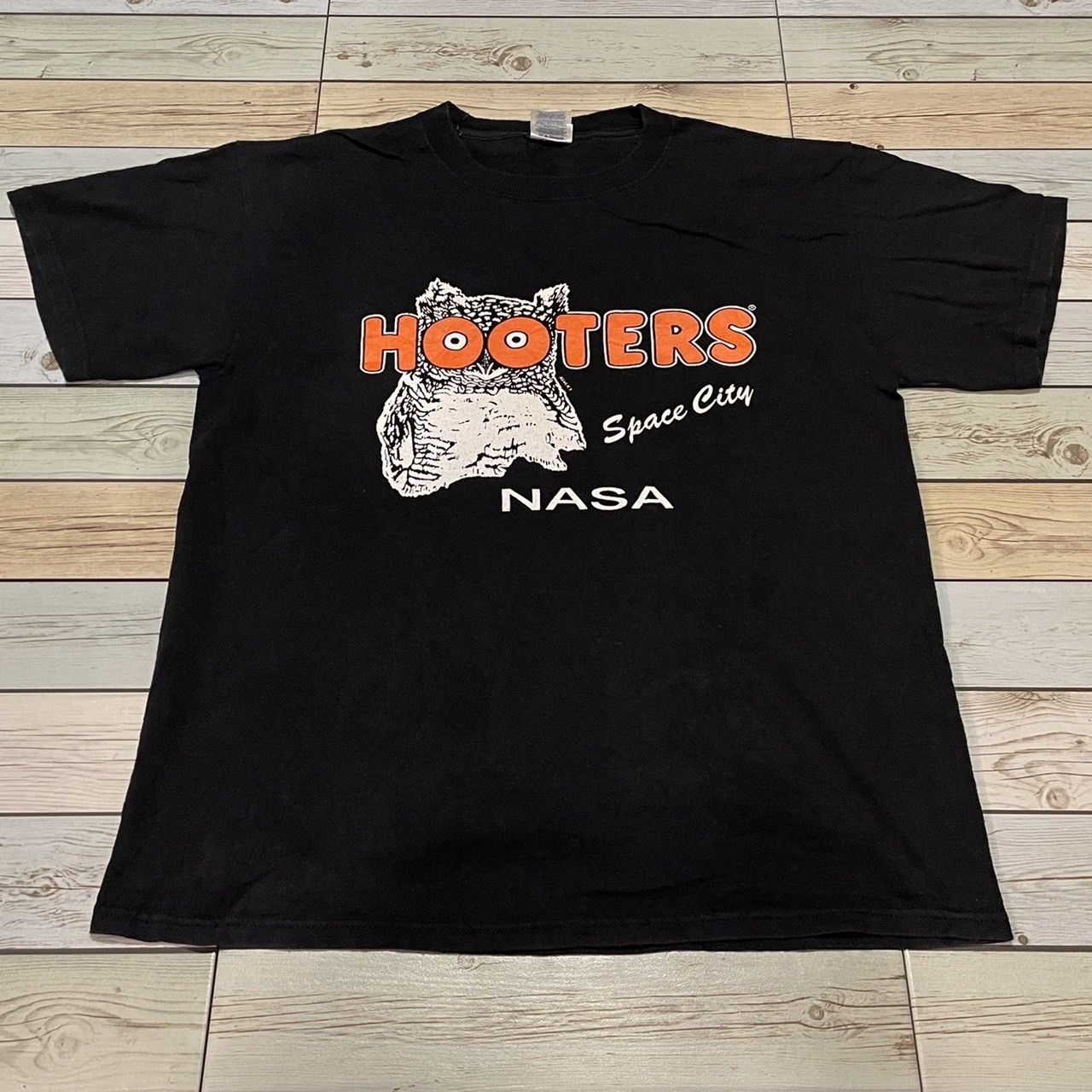 Rare Vintage Y2k Hooters Nasa Space City Tee