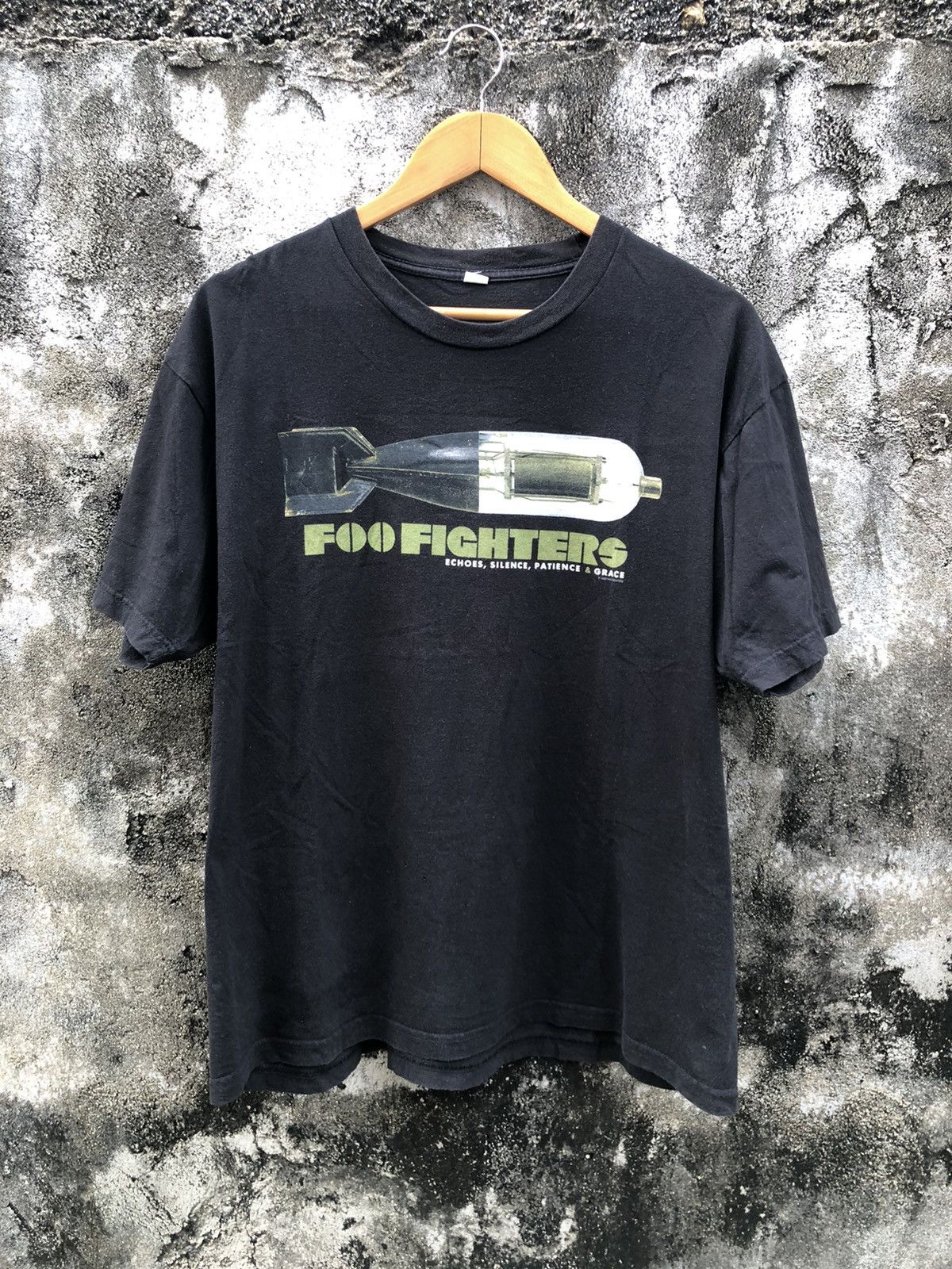 Vintage 2007 Foo Fighter Tshirt Hoodie, Sweatshirt | FlexRushtees.com