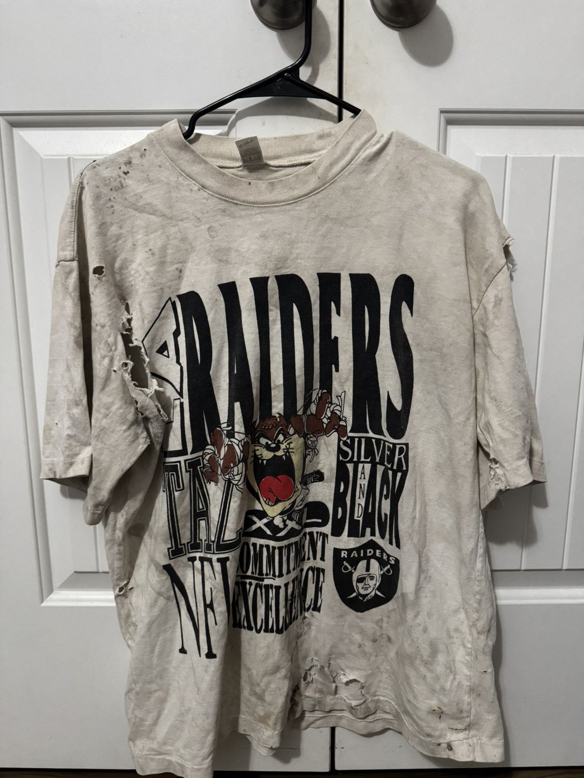 Crazy Thrashed Vintage Raiders Taz