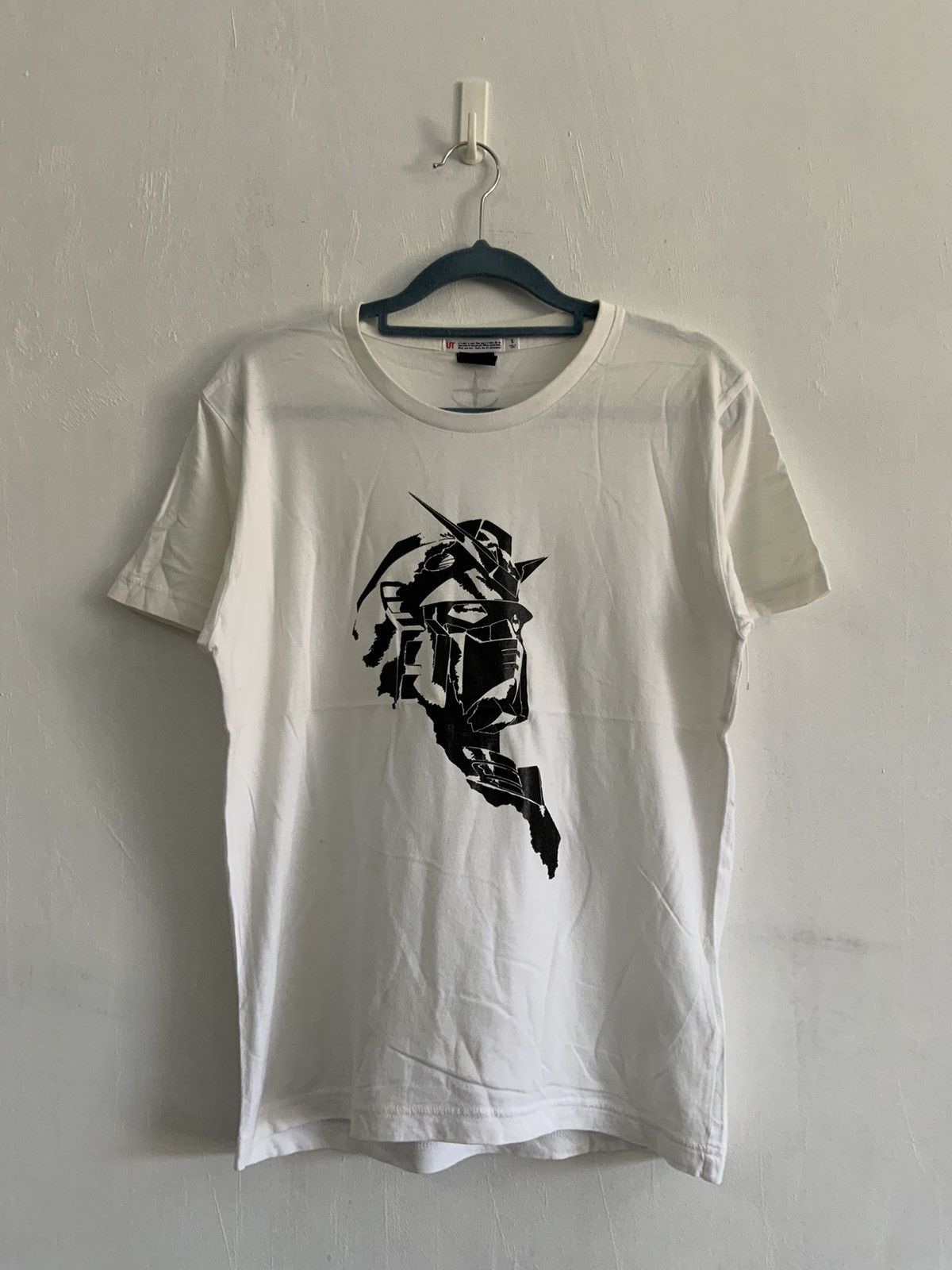 Uniqlo Gundam Illustrations Tee Hoodie, Sweatshirt | FlexRushtees.com