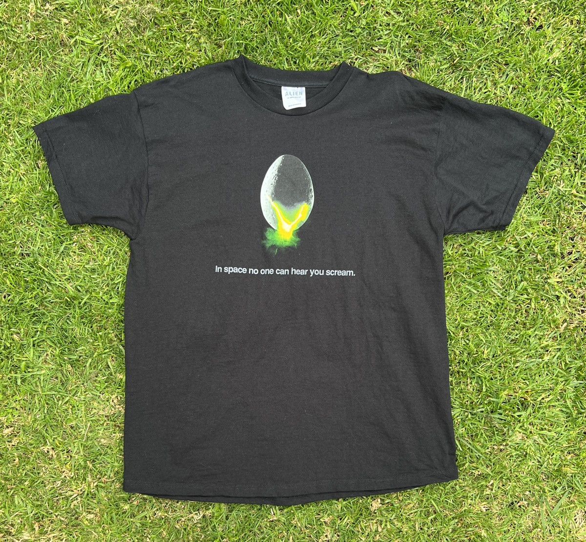 Vintage Alien 2003 Movie Promo Halloween Horror Movie Tee Hoodie, Sweatshirt | FlexRushtees.com