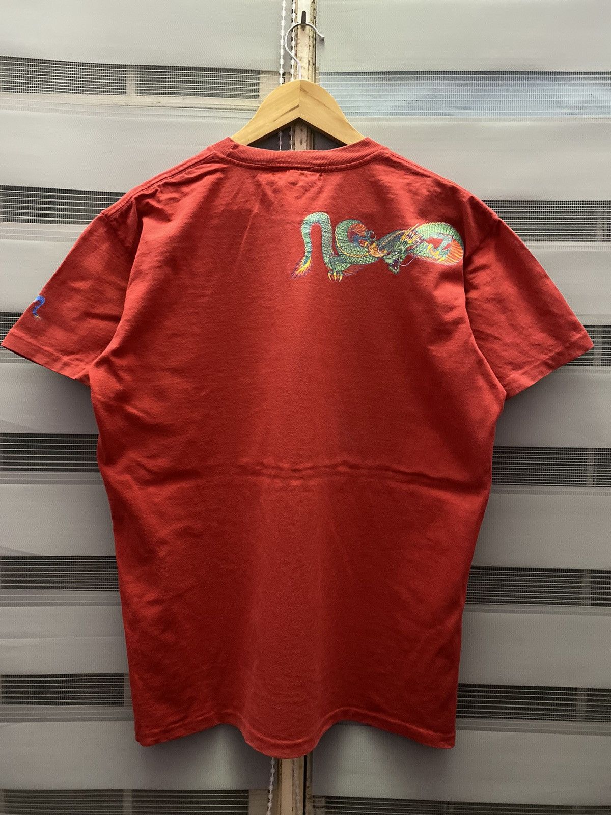 Vintage 90 S Hotel Dragon Graphics Skateboards Tees Hoodie, Sweatshirt | FlexRushtees.com