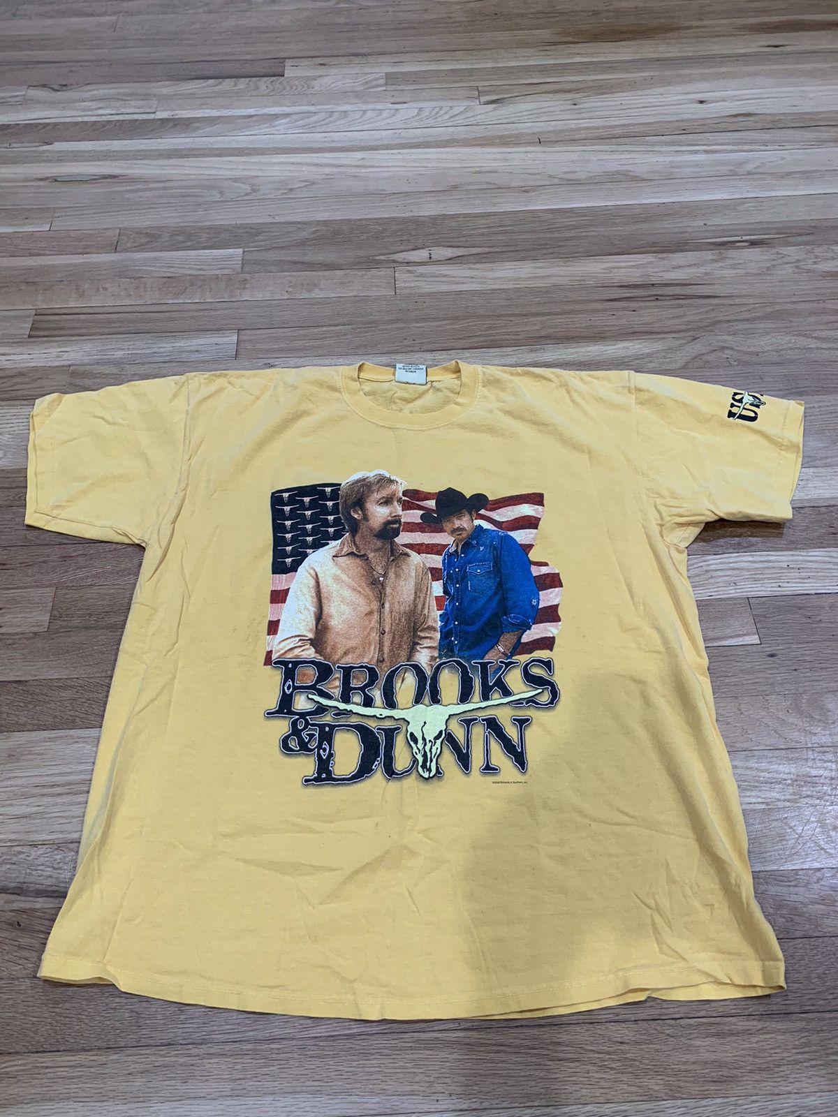 Band Tees X Vintage Brooks Dunn Neon Circus Wild West Show 2003 Tour T Shirt