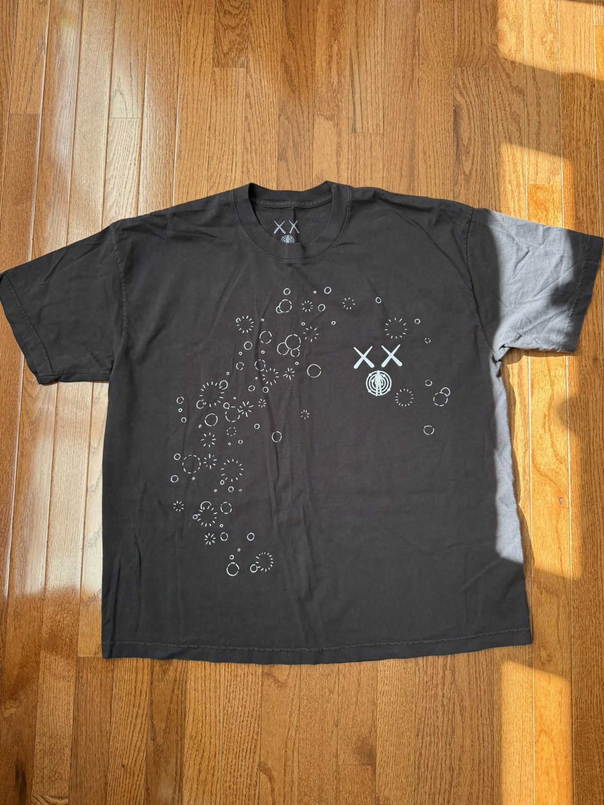Kid Cudi Kaws For Kid Cudi Moon Man Gid Tee Large Hoodie, Sweatshirt | FlexRushtees.com