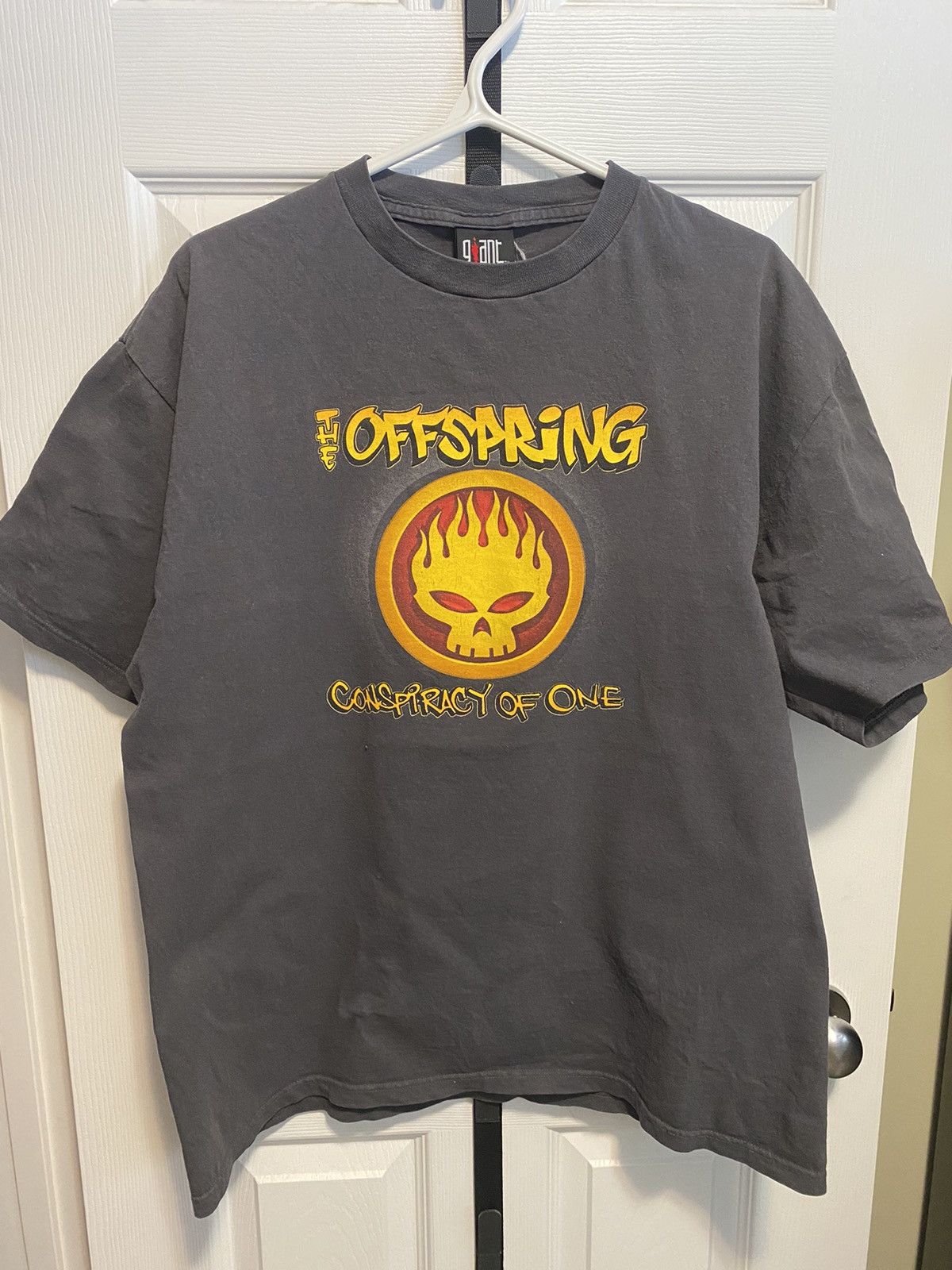 Giant 00 S The Offspring Conspiracy Of One Tour Tee Hoodie, Sweatshirt | FlexRushtees.com